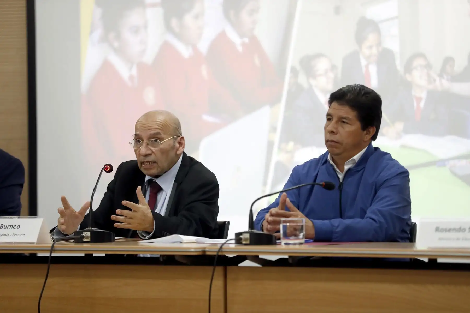 El presidente de la República, Pedro Castillo, lidera ceremonia de suscripción del primer contrato de concesión en la modalidad de Asociación Público-Privada para la construcción de tres Colegios de Alto Rendimiento en Cusco, Huancavelica y Pasco. Foto: ANDINA/Prensa Presidencia