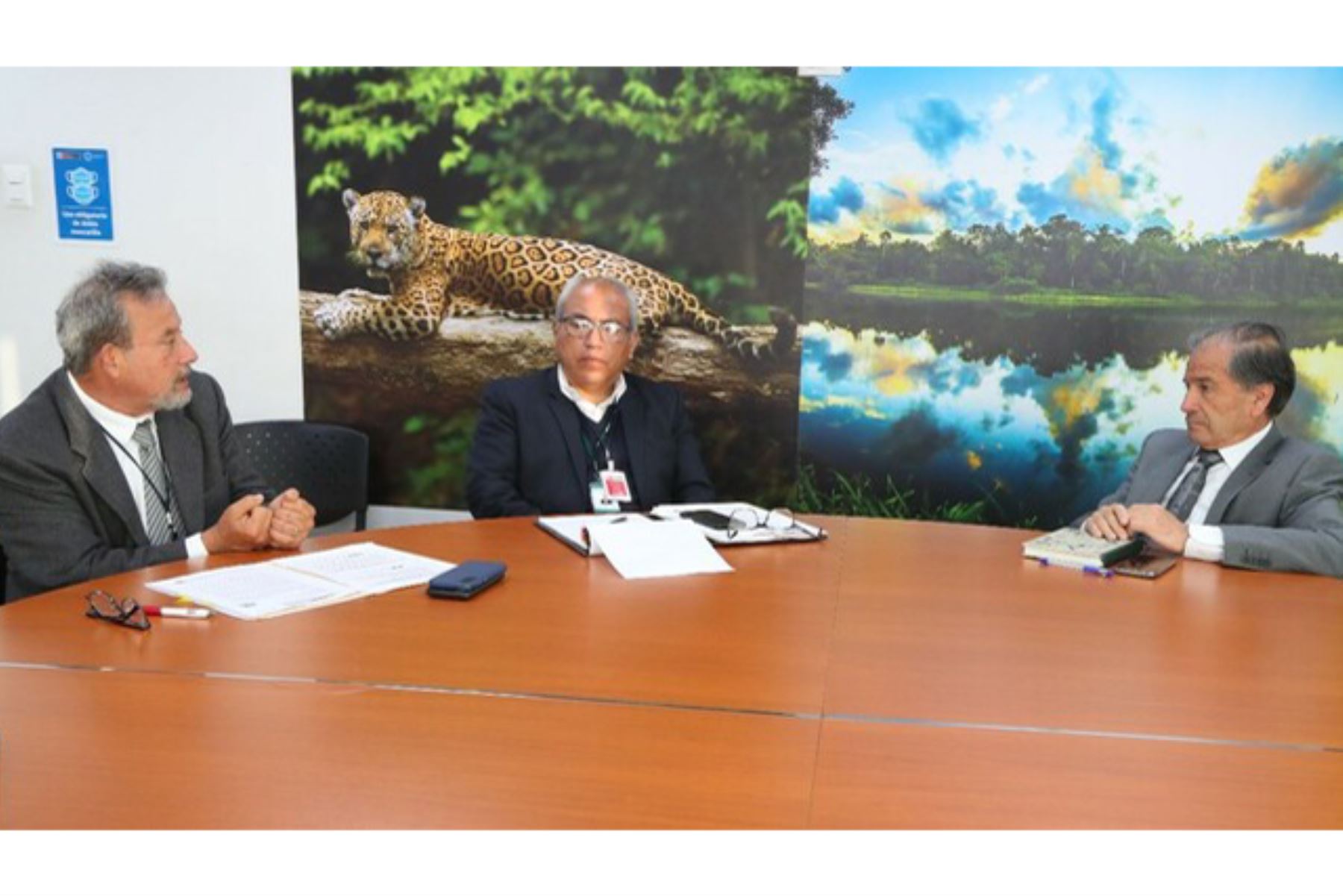 El ministro del Ambiente, Wilbert Rozas, se reunió con el titular de Devida, Ricardo Soberón. Foto: ANDINA/Minam
