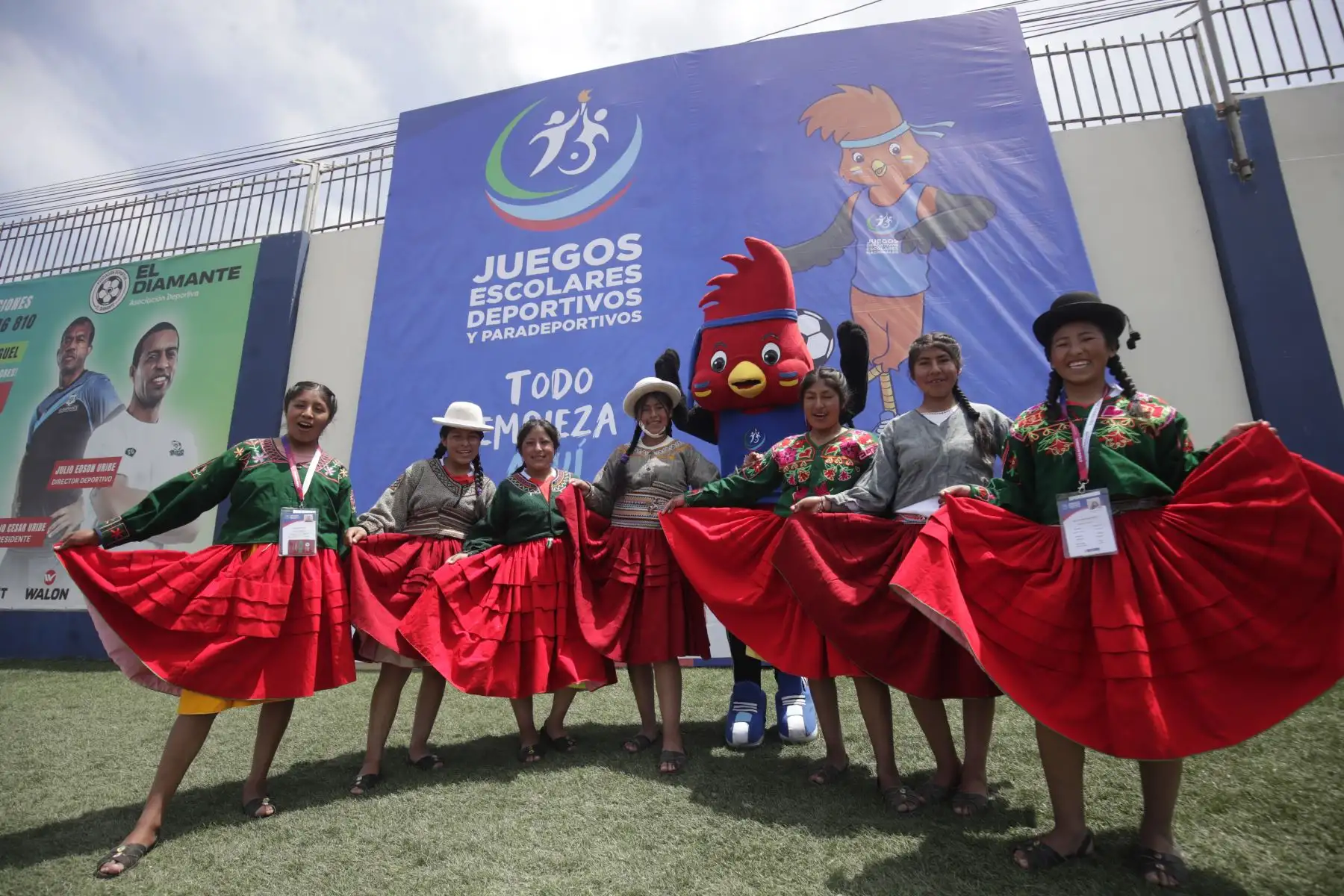 Equipo de fútbol femenino de Ilave de la región Puno que participa de los Juegos Escolares Deportivos y Paradeportivos 2022.

Foto: ANDINA/Juan Carlos Guzmán Negrini