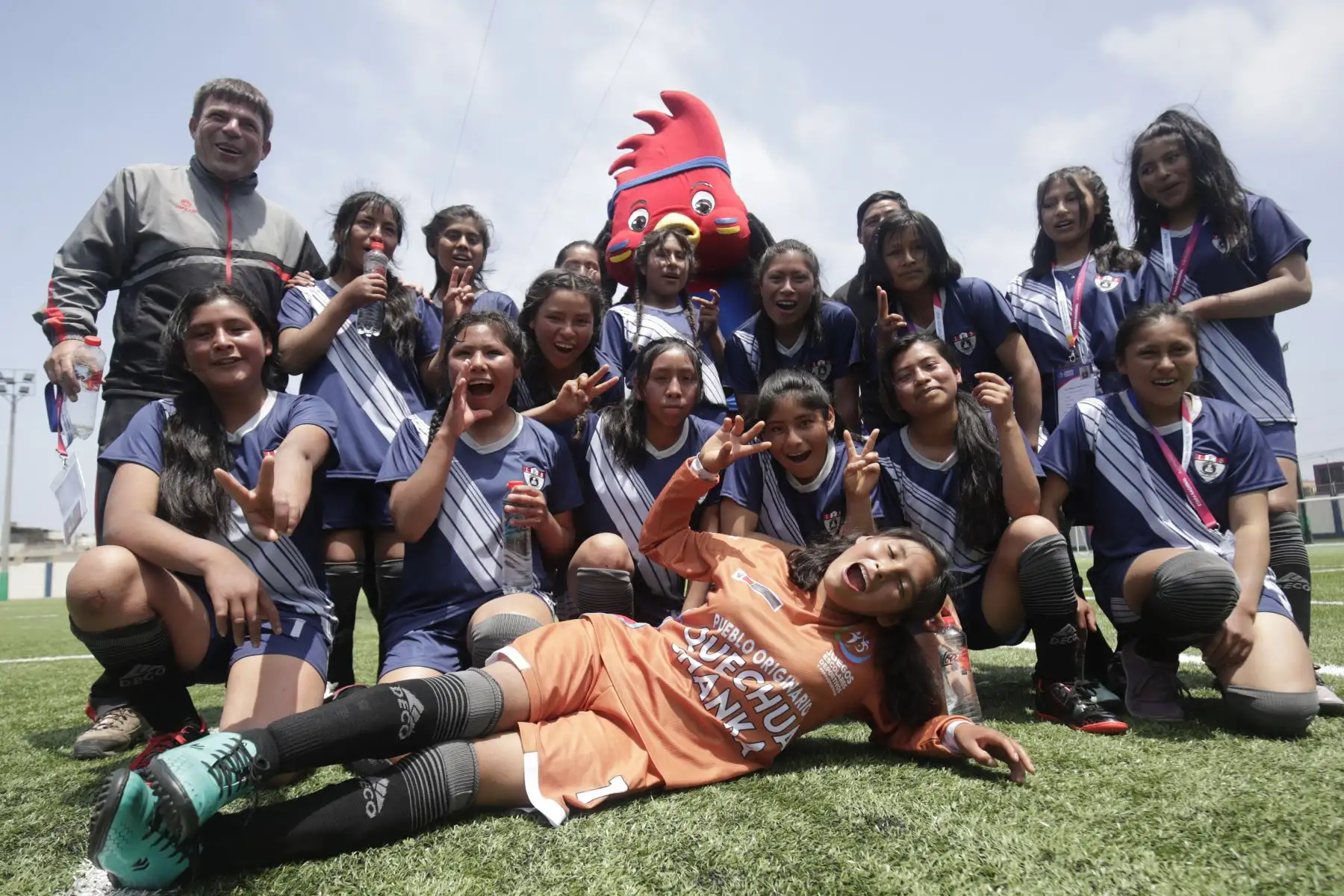 Equipo femenino de fútbol del colegio Leoncio Prado de Champaccocha de Andahuaylas celebra luego de pasar a seminifinales en el marco de los Juegos Escolares Deportivos y Paradeportivos 2022.

Foto: ANDINA/Juan Carlos Guzmán Negrini