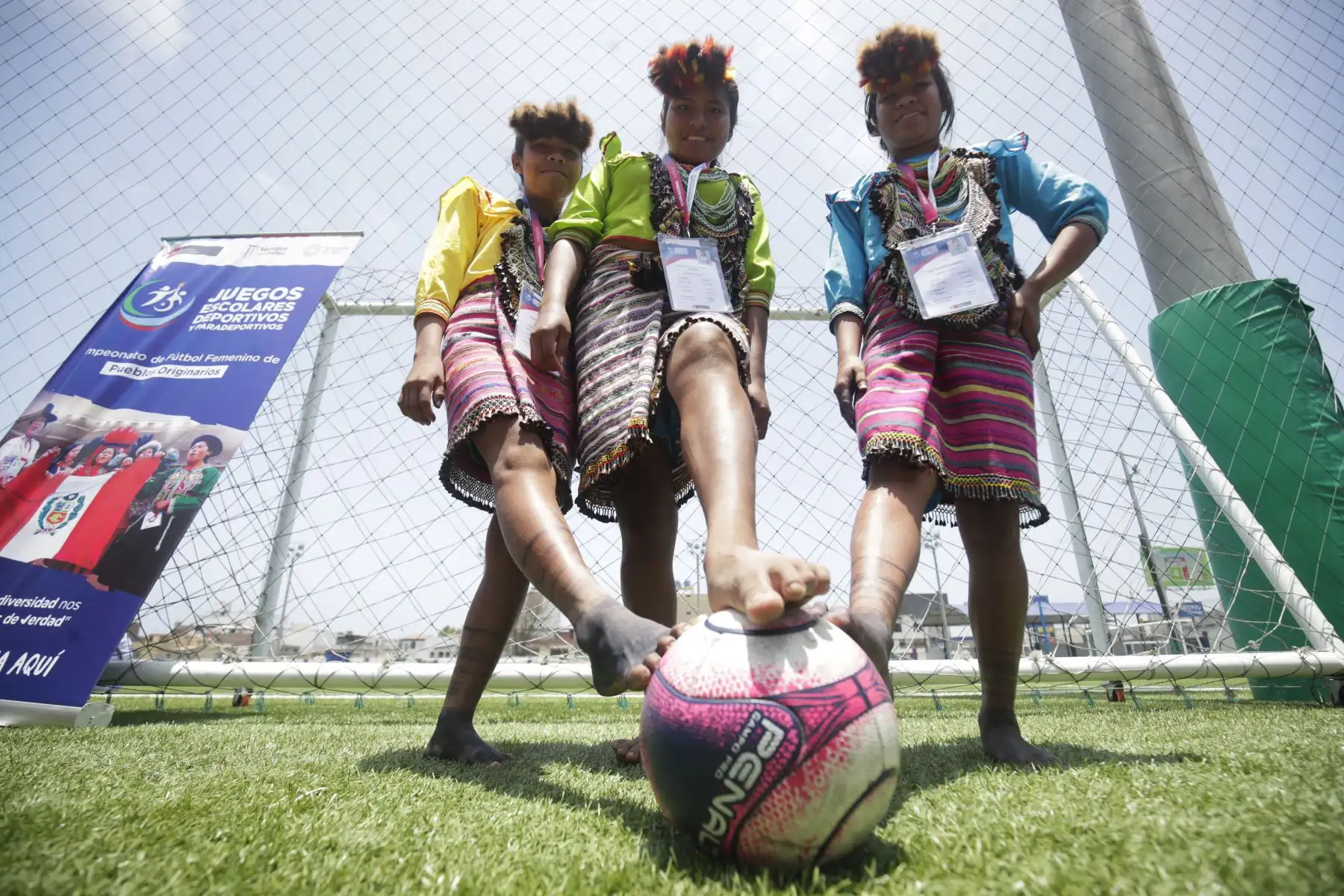 Equipo femenino de fútbol de Balsa Puerto Loreto que participa de los Juegos Escolares Deportivos y Paradeportivos 2022.

Foto: ANDINA/Juan Carlos Guzmán Negrini