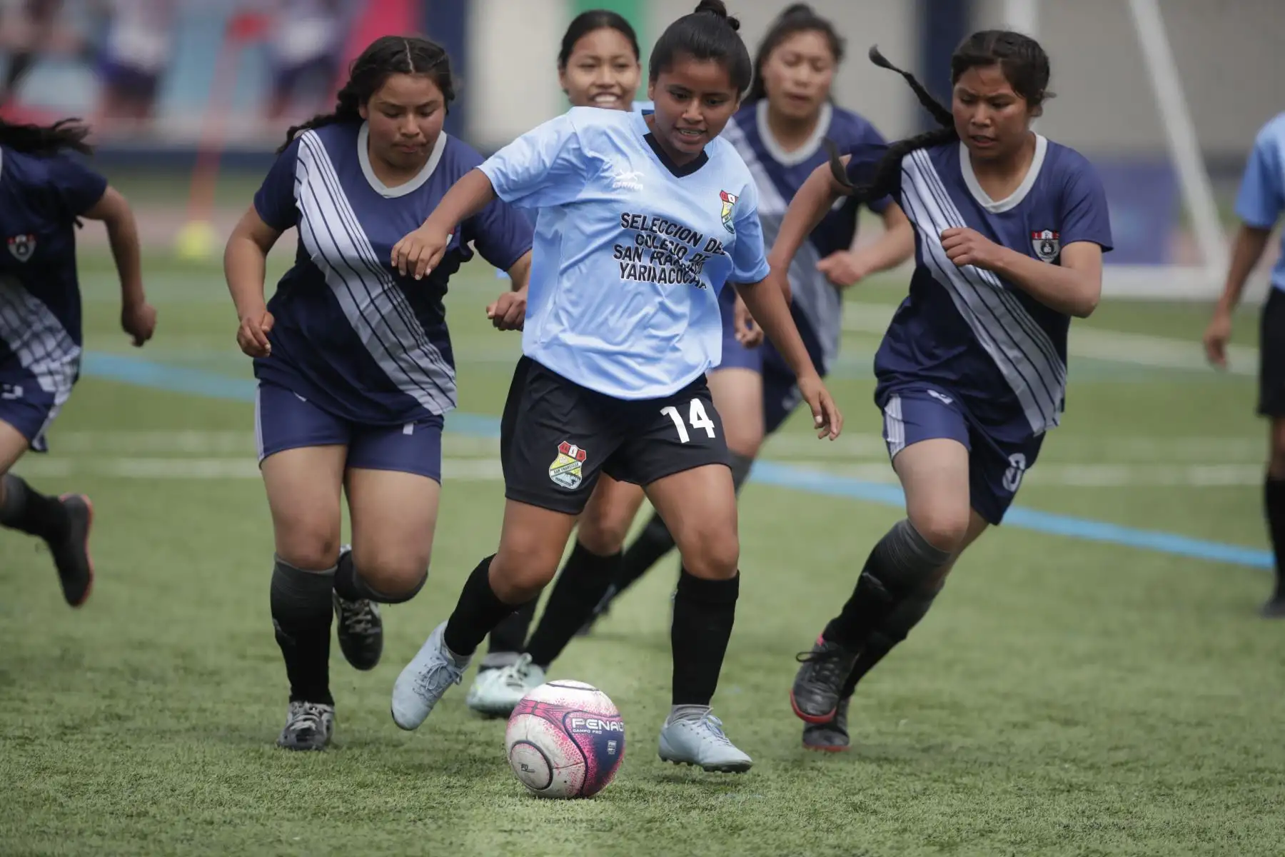 Equipo femenino de fútbol del colegio Leoncio Prado de Champaccocha de Andahuaylas se enfrenta el colegio San Francisco de Yarinacocha en el marco de los Juegos Escolares Deportivos y Paradeportivos 2022.

Foto: ANDINA/Juan Carlos Guzmán Negrini