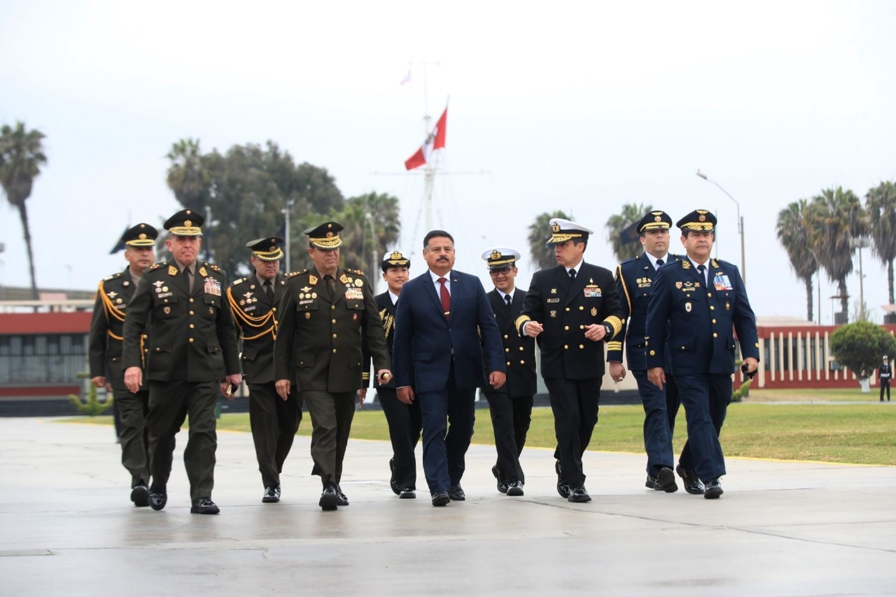 Ministro de Defensa, Daniel Barragán, en ceremonia por el Día del Veterano de Guerra. ANDINA/Difusión
