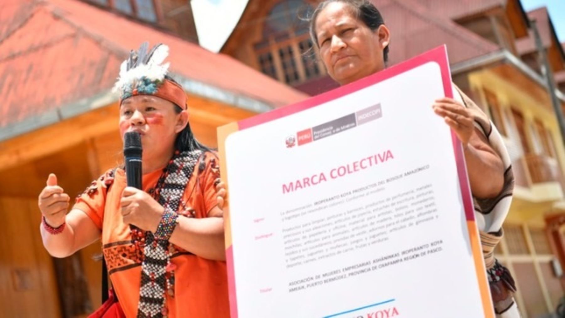 Pasco: Indecopi entregó 21 registros de marca colectiva a mujeres asháninkas