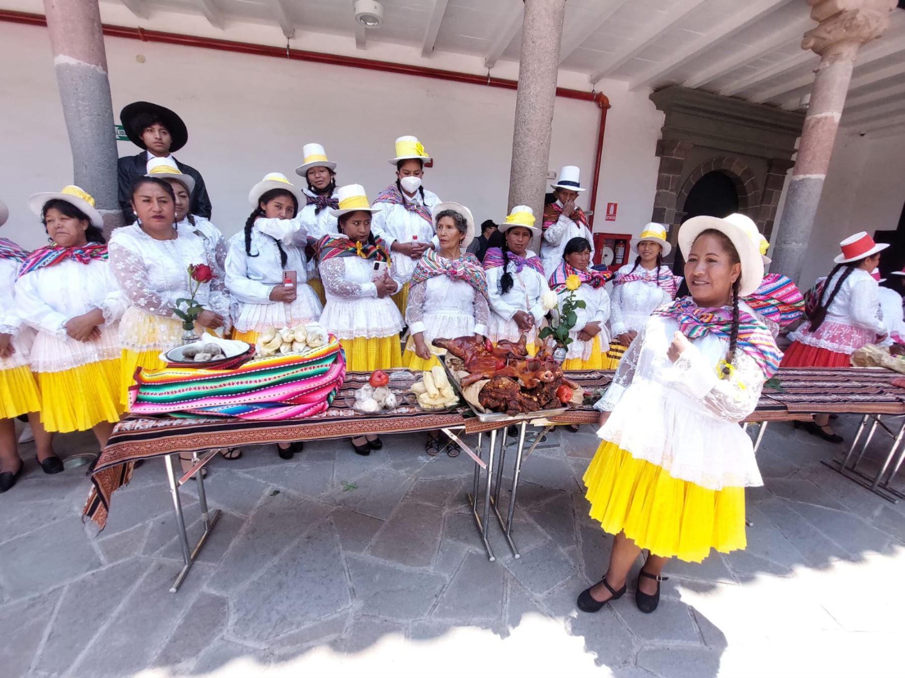 Turistas y cusqueños podrán disfrutar del lechón y pan wawa en las plazas San Pedro y San Francisco del Cusco por el Día de Todos los Santos. Foto: ANDINA/cortesía Percy Hurtado.