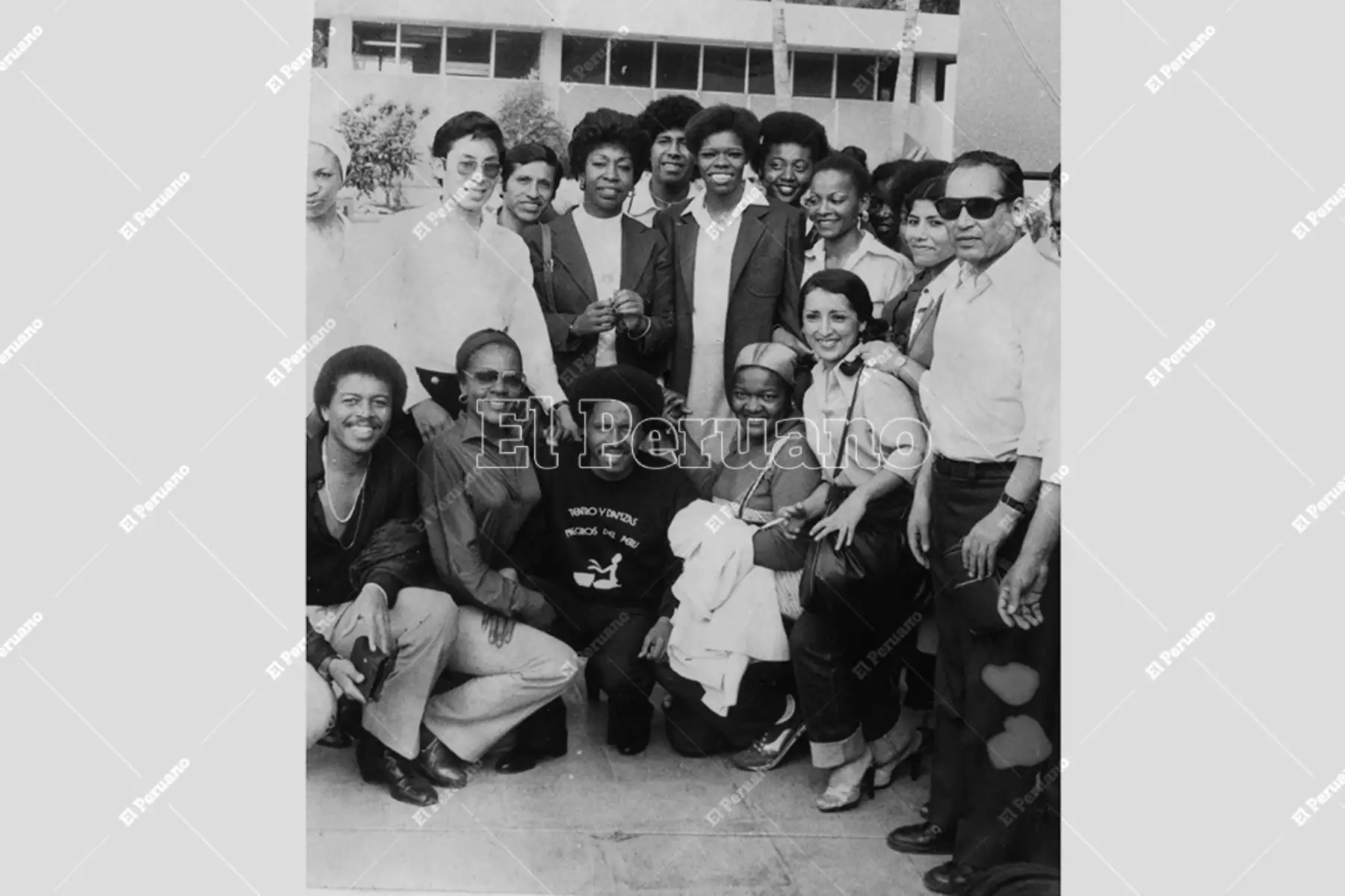 Lima - 26 setiembre 1982 / Victoria Santa Cruz junto a  la destacada voleibolista Ana Cecilia Carrillo. Foto: Archivo Histórico de El Peruano