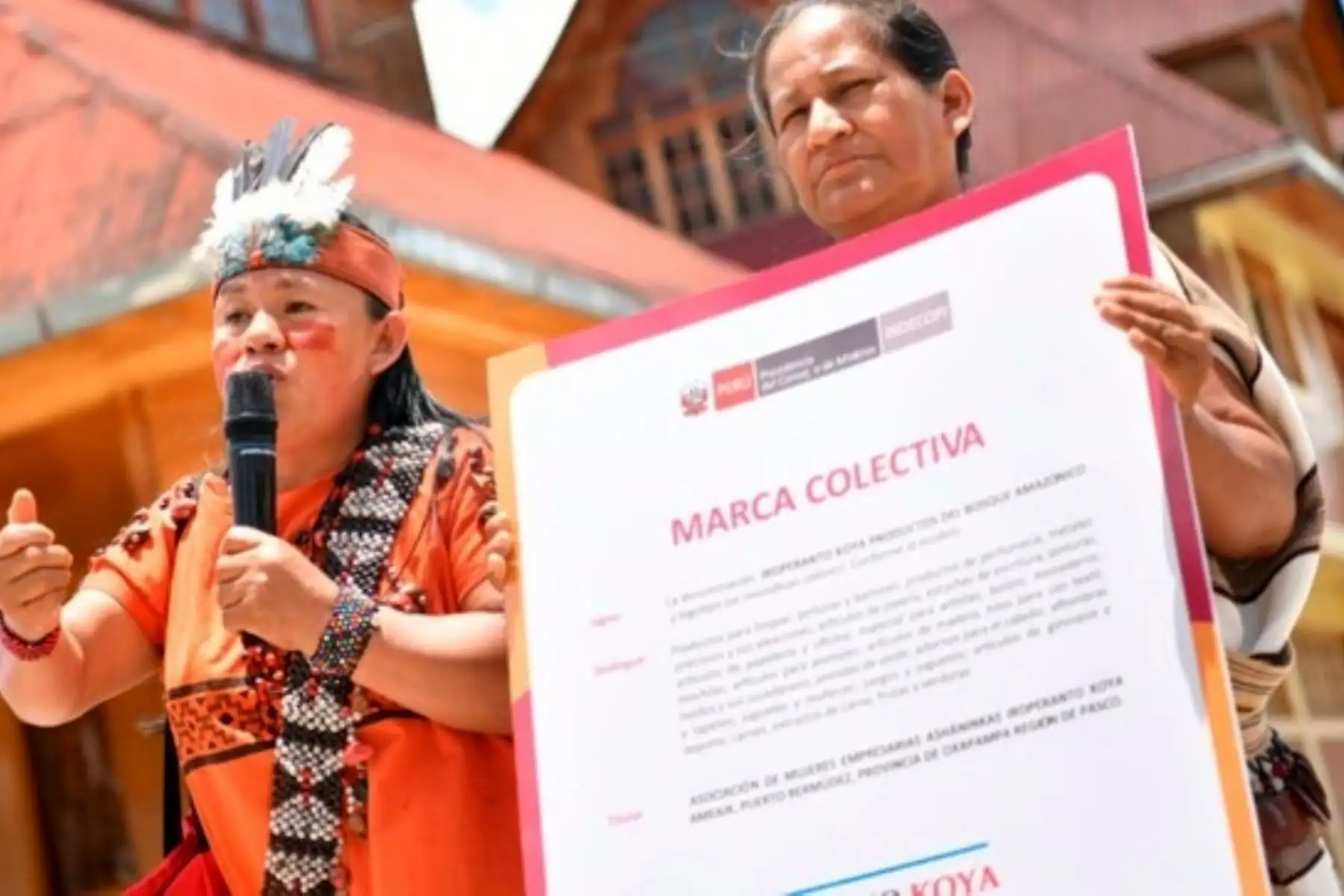 Pasco: Indecopi entregó 21 registros de marca colectiva a mujeres asháninkas.