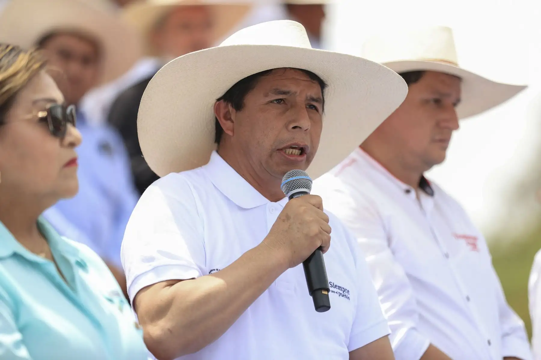 El presidente de la República, Pedro Castillo Terrones, entregó el Plan Maestro Piura que comprende el Plan Maestro del río Piura y de drenaje pluvial para los distritos de Piura, Castilla y Veintiséis de Octubre, para realizar diferentes obras y evitar inundaciones y huaycos que se producen por intensas lluvias. Foto: ANDINA/ Prensa Presidencia
