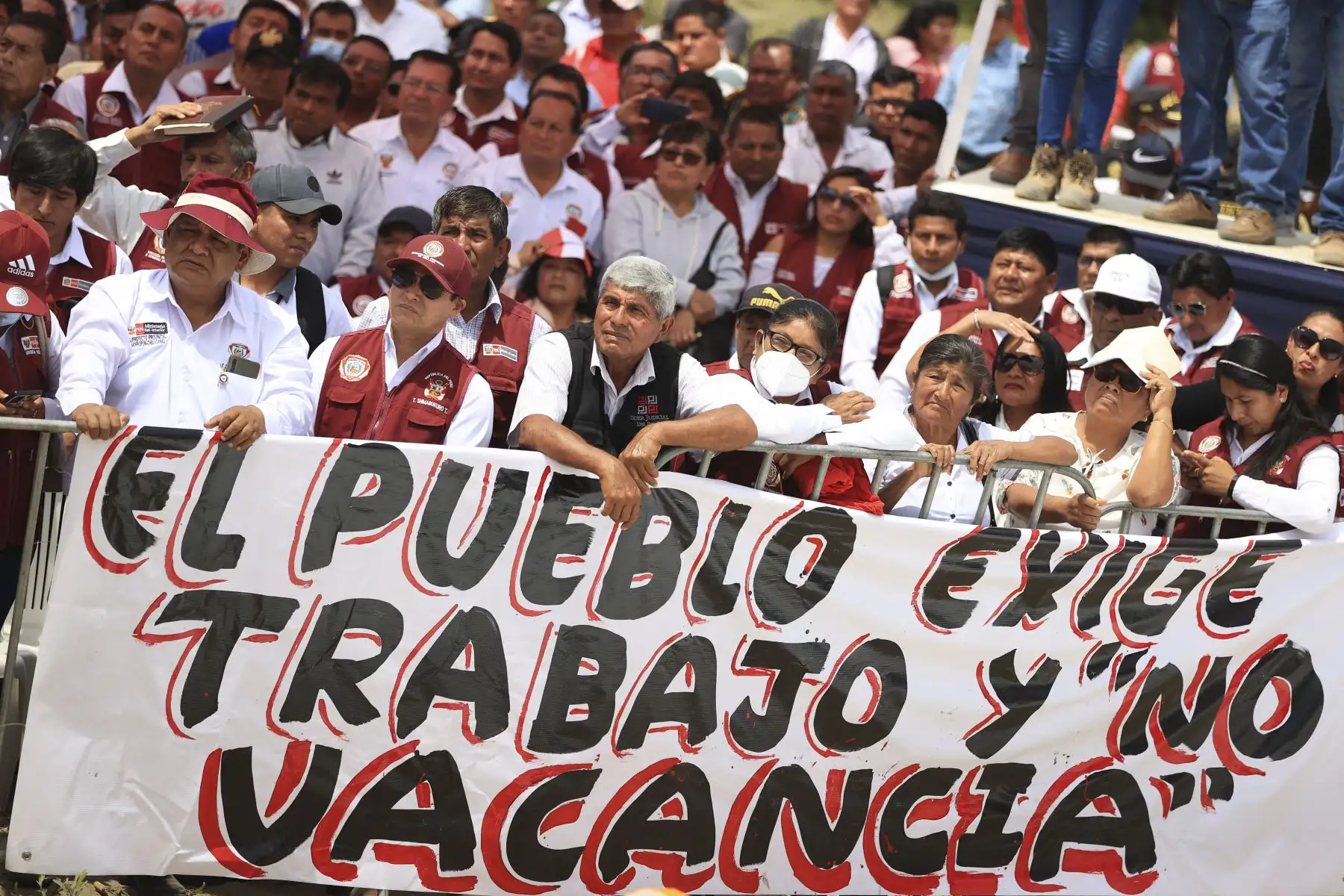El presidente de la República, Pedro Castillo Terrones, entregó el Plan Maestro Piura que comprende el Plan Maestro del río Piura y de drenaje pluvial para los distritos de Piura, Castilla y Veintiséis de Octubre, para realizar diferentes obras y evitar inundaciones y huaycos que se producen por intensas lluvias. Foto: ANDINA/ Prensa Presidencia