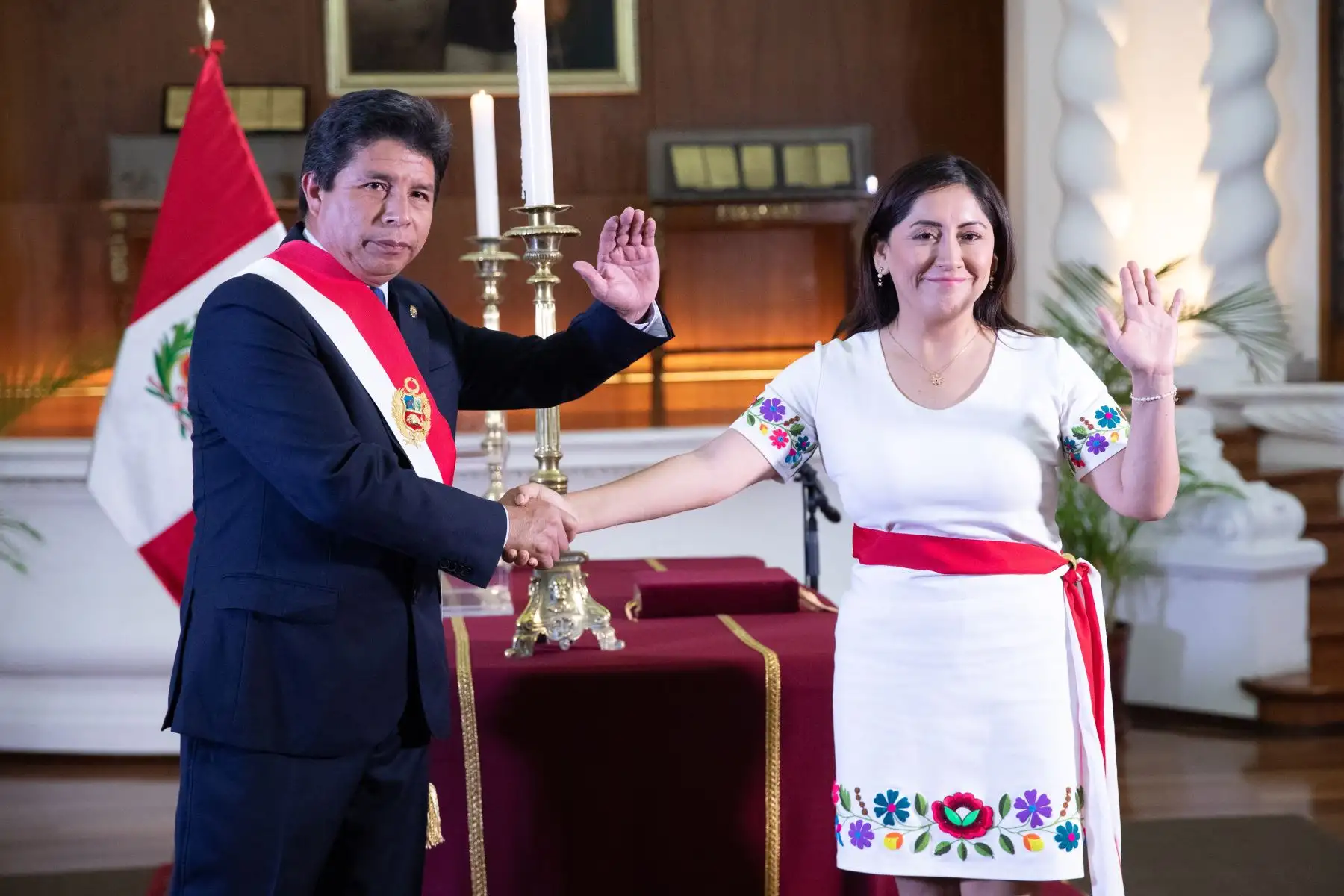 En una ceremonia desarrollada en el Salón Cáceres de Palacio de Gobierno, el presidente de la República, Pedro Castillo Terrones, tomó juramento a Kelly Portalatino Ávalos como Ministra de Salud. Foto: ANDINA/Prensa Presidencia