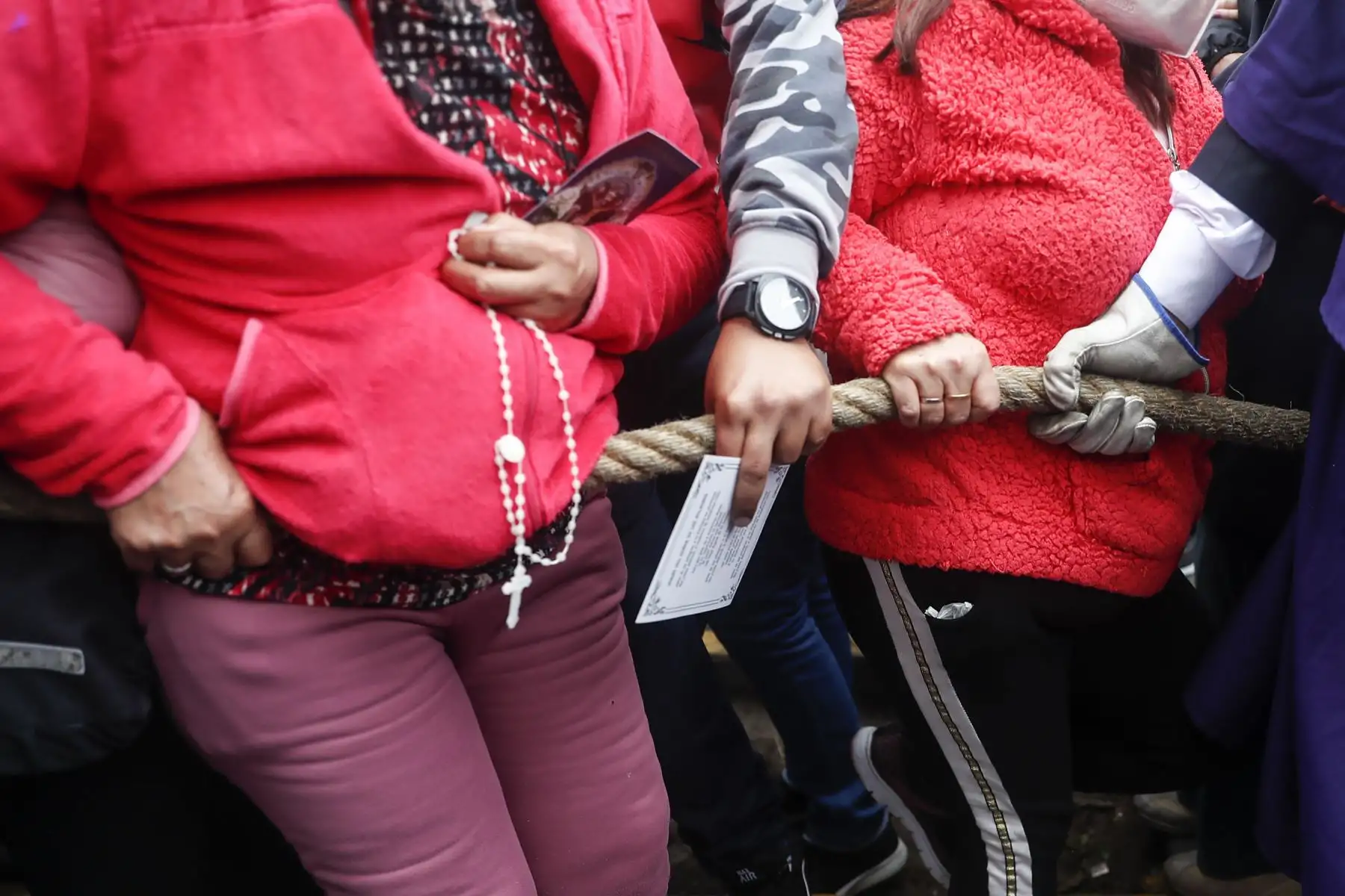 En su cuarta salida la venerada imagen partió muy temprano desde la Av. Tacna, y seguirá  su recorrido por la Av. Nicolás de Piérola, el Jr. Cañete y la Av. Alfonso Ugarte, donde ingresará al Hospital Loayza. Foto: ANDINA/Renato Pajuelo