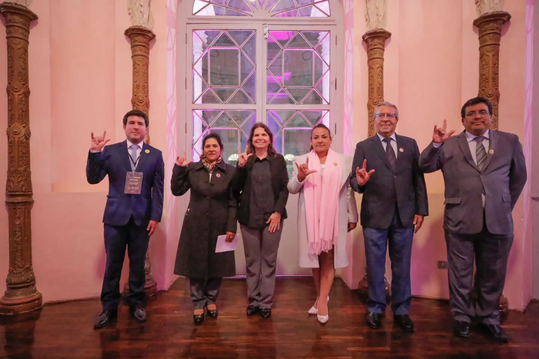 La actividad contó con la presencia de la ministra de la Mujer y Poblaciones Vulnerables, Claudia Dávila; la primera dama de la Nación, Lilia Paredes; la congresista Kira Alcarraz; y el viceministro de Poblaciones Vulnerables y presidente encargado de Conadis, Mario Ríos, entre otros invitados y artistas destacados.

Foto: ANDINA/CONADIS