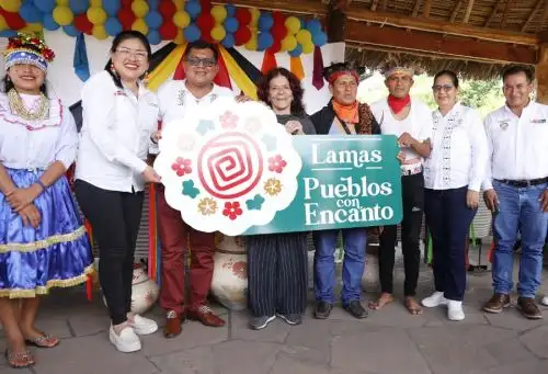 El Ministerio de Comercio Exterior y Turismo (Mincetur) otorgó al pueblo de Lamas de la región San Martín la distinción de “Pueblo con Encanto”, convirtiéndolo en el primero de la selva y el segundo del Perú en recibir este importante reconocimiento que lo posiciona en un lugar privilegiado durante esta etapa de reactivación del turismo en el país.
