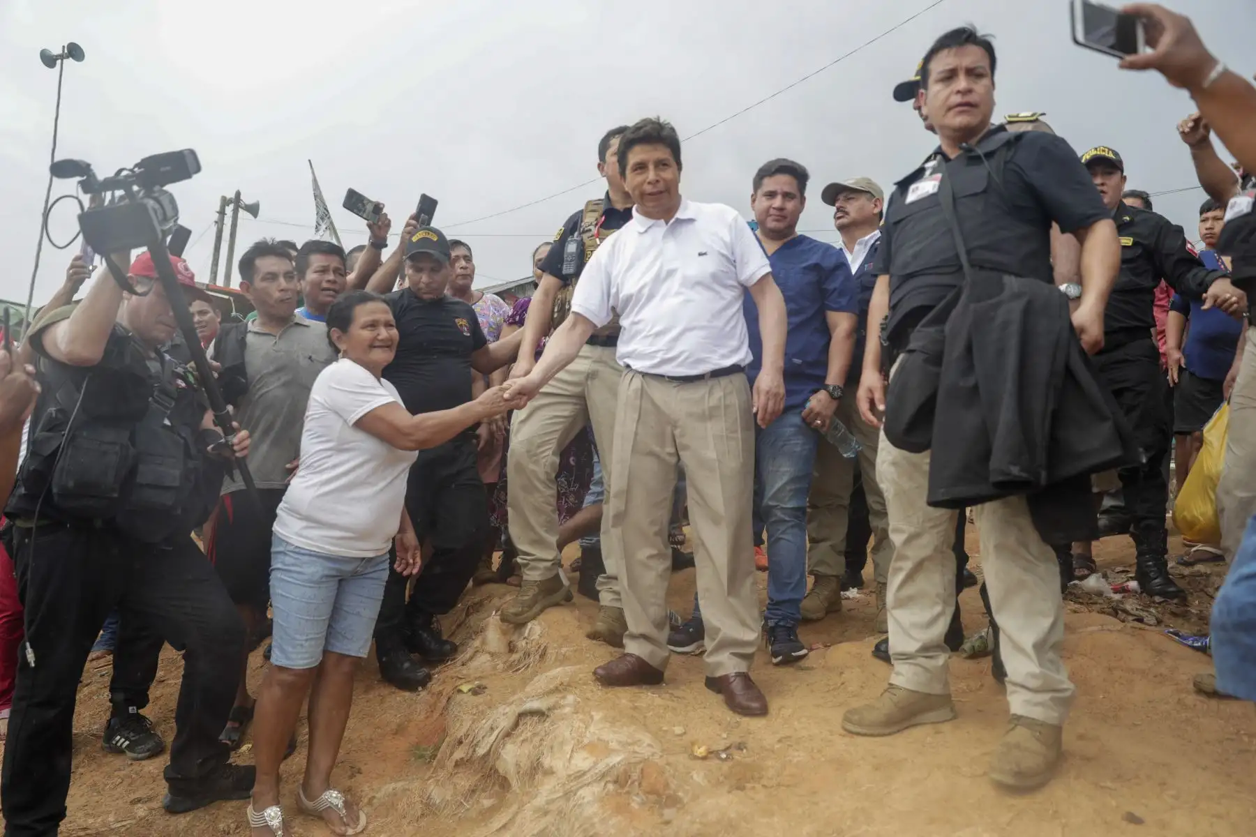 Presidente de la República, Pedro Castillo, inspeccionó de manera inopinada el Centro de Salud de Nauta, además visitó el puente Rioja y el puerto de Nauta.

Foto: ANDINA/Prensa Presidencia