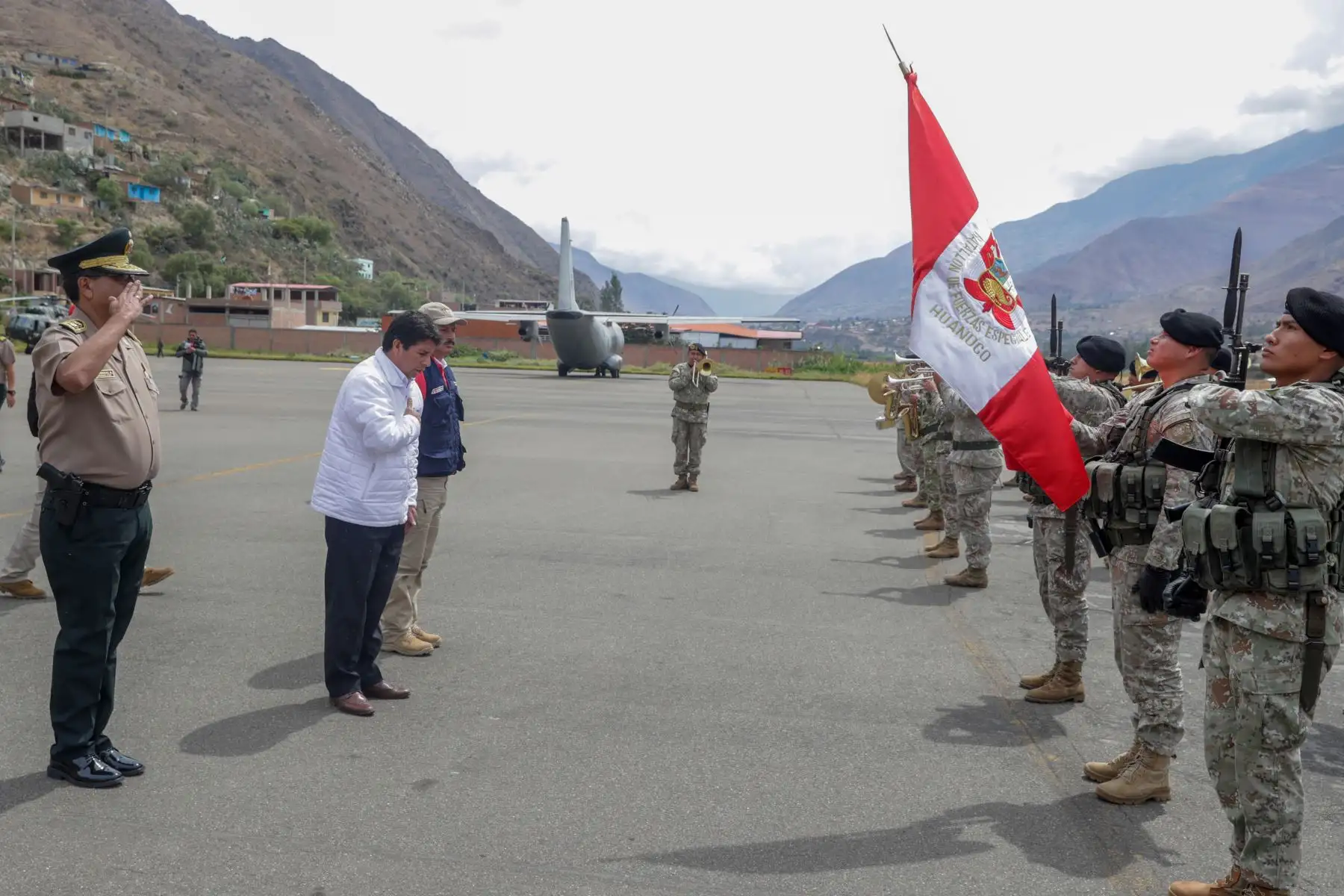 Presidente de la República Pedro Castillo llegó a Huánuco en el marco de su desplazamiento a la región de Pasco para realizar actividades de trabajo.

Foto: ANDINA/Prensa Presidencia