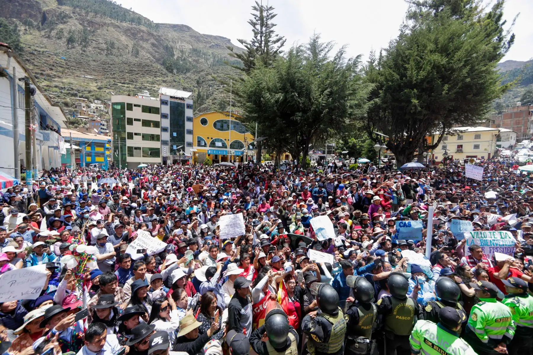 El presidente de la República, Pedro Castillo, se reunió con la población de Yanahuanca, en la región Pasco. Foto: ANDINA/Prensa Presidencia