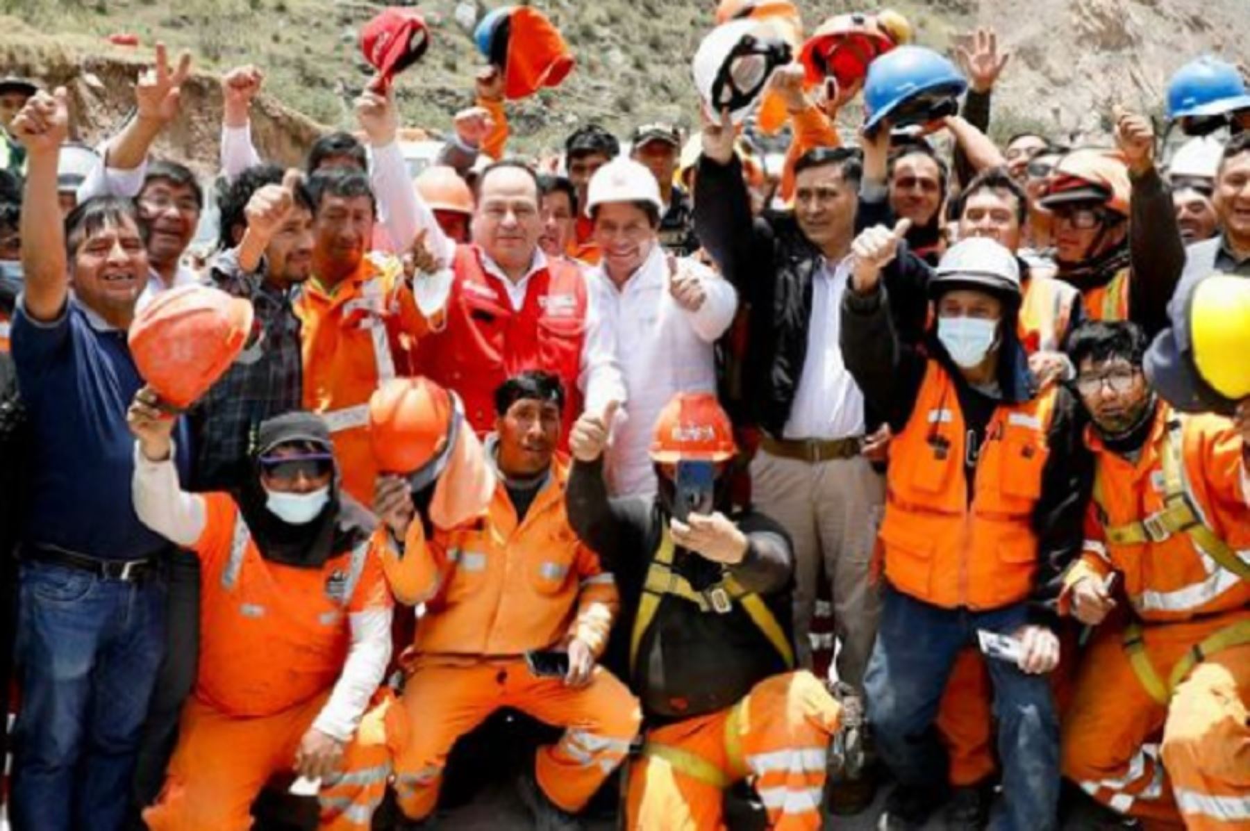 El ministro de Vivienda, Construcción y Saneamiento, César Paniagua Chacón, anunció hoy la priorización de un proyecto que permitirá brindar mejores servicios de agua potable y saneamiento a más de 1,600 vecinos del distrito de Chacayán, en la provincia de Daniel Alcides Carrión, en la región Pasco.