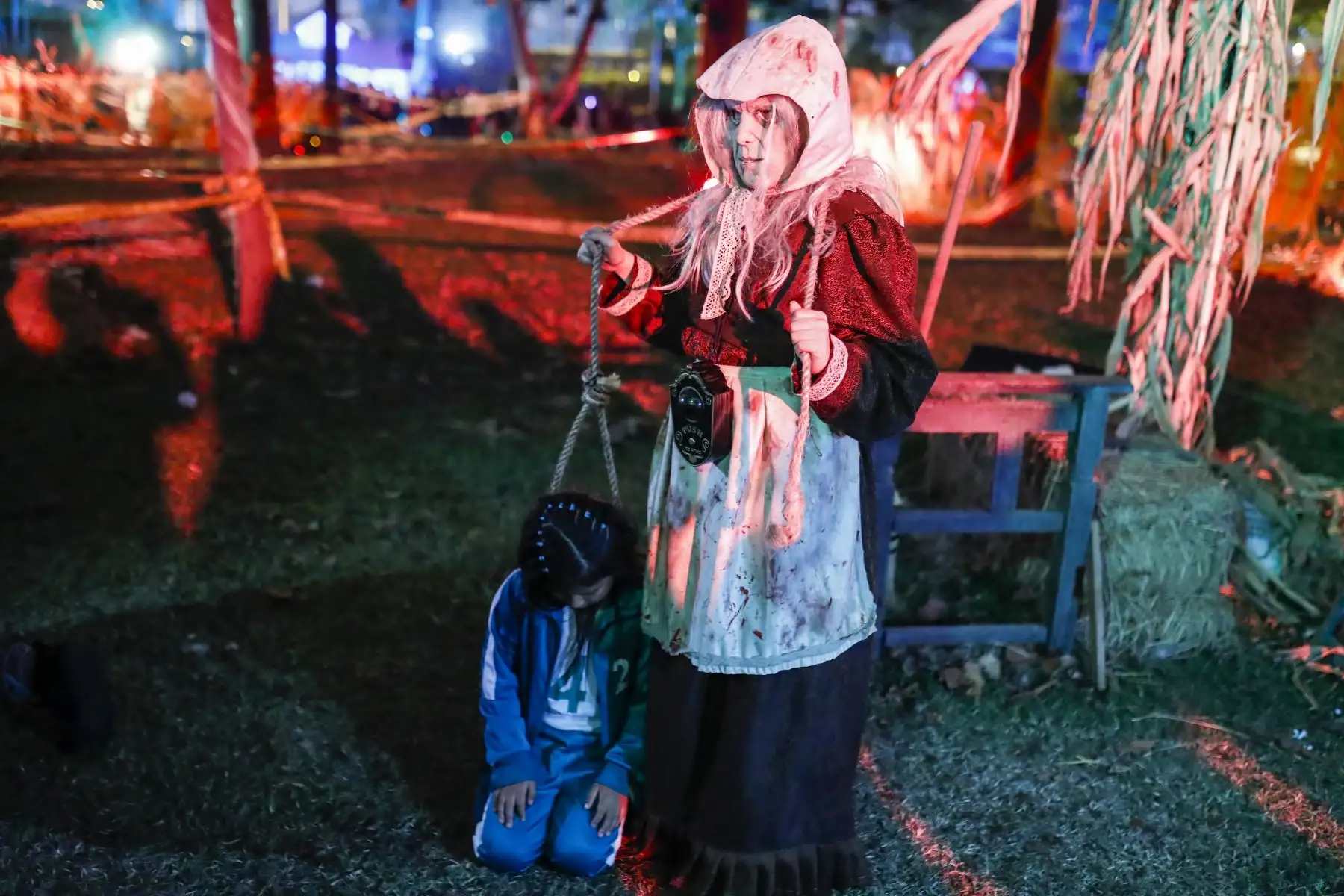 Cientos de personas gozan del escalofriante Circuito del Terror que ofrece nuevamente el Circuito Mágico del Agua por Halloween desde el 20 de octubre hasta el 1 de noviembre de 2022. Foto: ANDINA/Renato Pajuelo