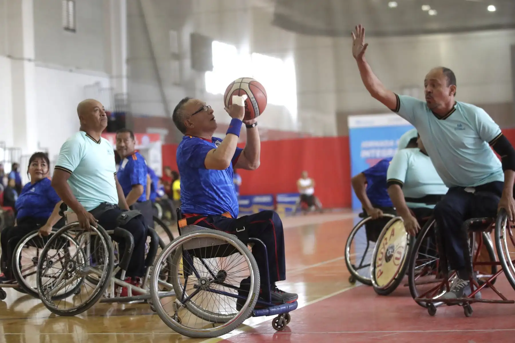 Más de 150 deportistas con discapacidad de Essalud participaron de torneo amistoso en Legado, Videna de San Luis.

Foto: ANDINA/Juan Carlos Guzmán Negrini