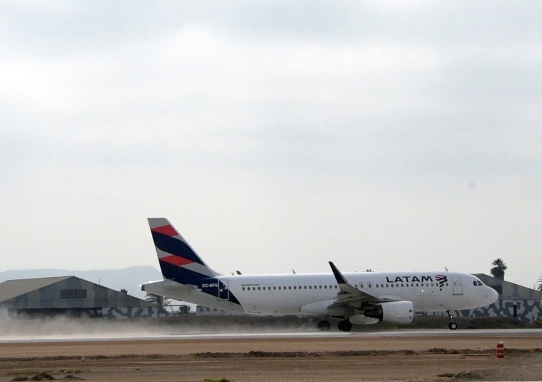 Especialistas del MTC supervisaron las primeras operaciones aéreas en la rehabilitada pista de aterrizaje del aeropuerto internacional de Chiclayo, región Lambayeque. ANDINA/Difusión