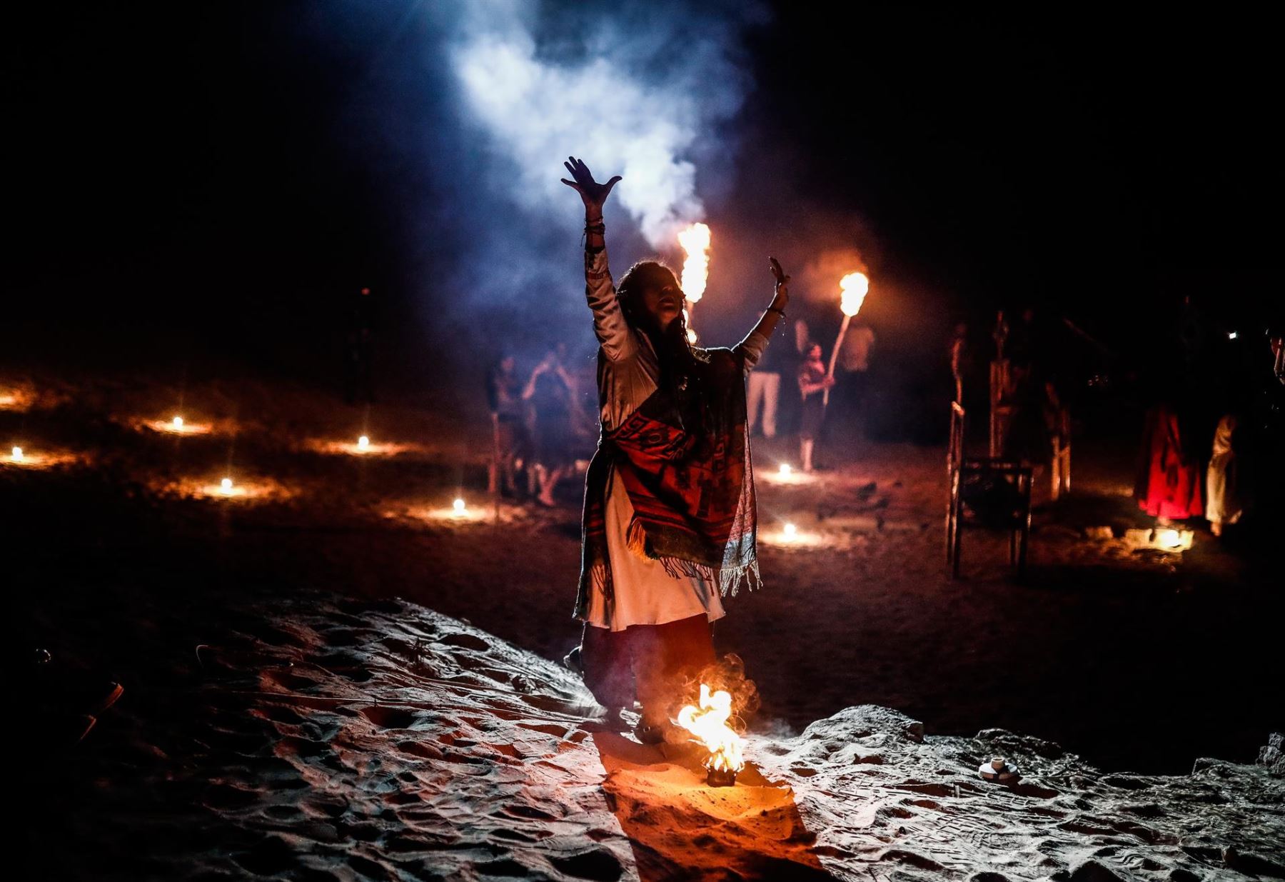 Con impresionante ritos y muestras teatrales de cómo era la vida en Caral se celebró los 28 años del inicio de las investigaciones en la Ciudad Sagrada de Caral. EFE