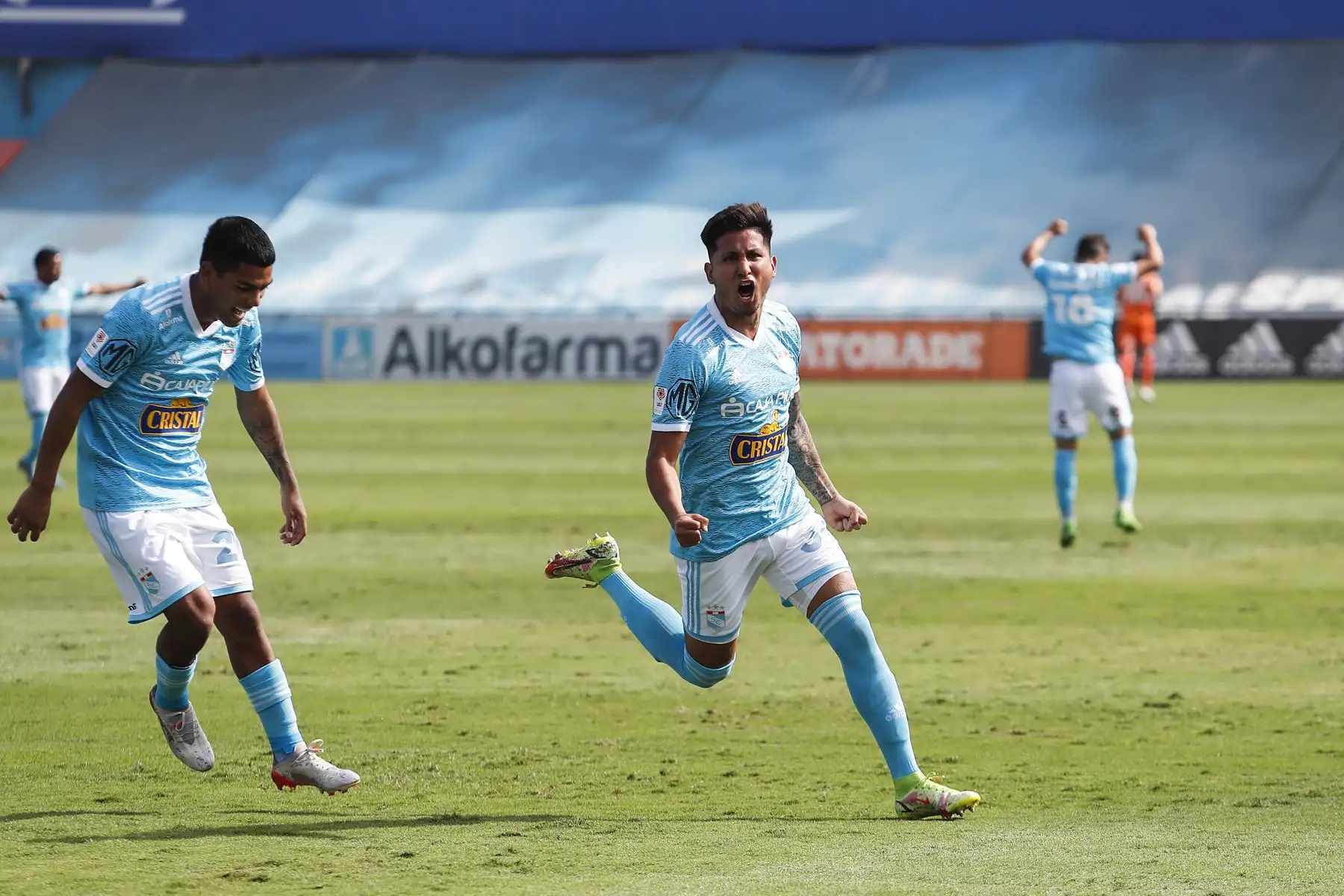 Joffre Escobar de Sporting Cristal celebra tras anotar el 1-0 ante Carlos Mannucci durante partido por la última fecha del Torneo Clausura de la Liga 1, en el Estadio Alberto Gallardo. Foto: ANDINA/Renato Pajuelo