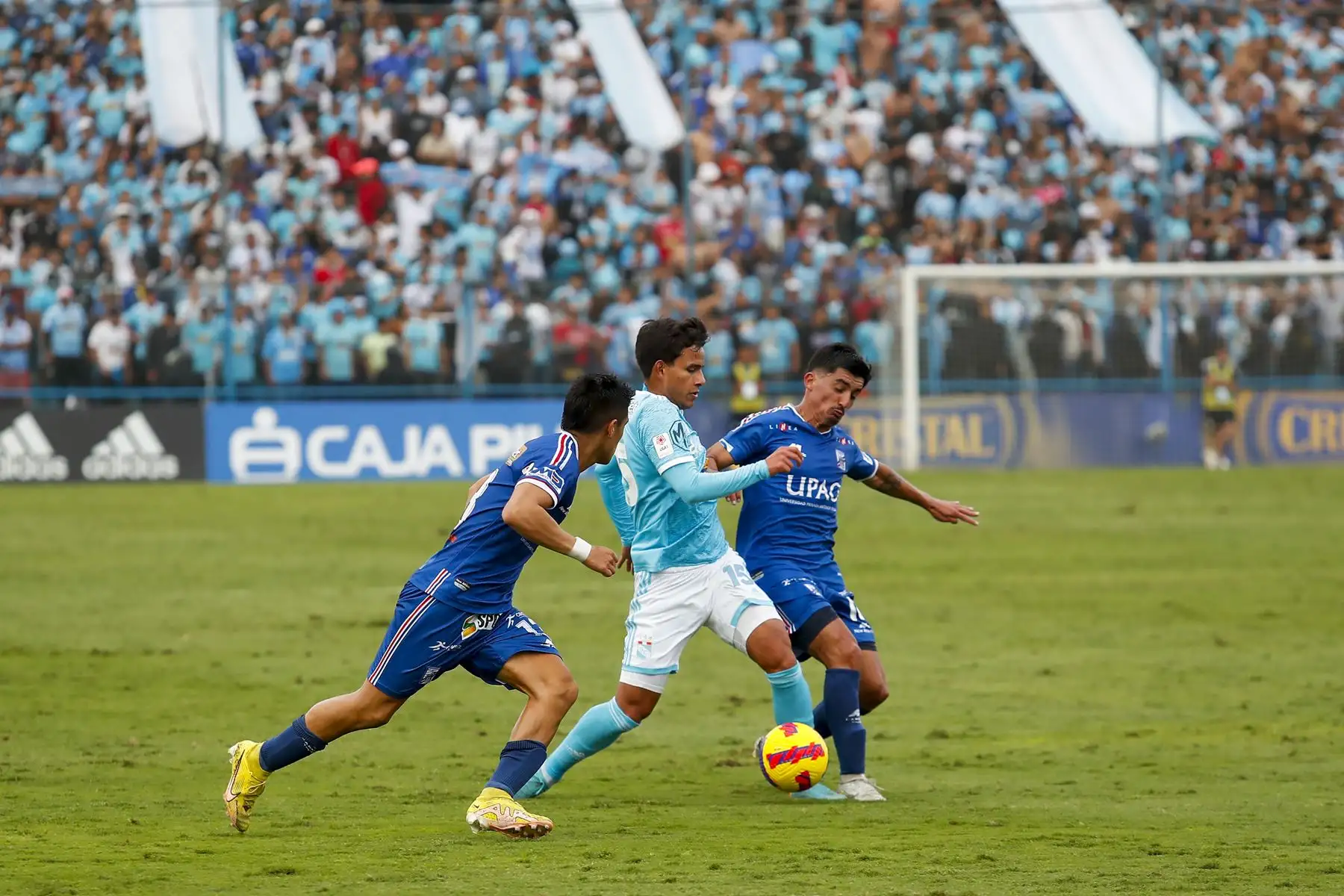 Sporting Cristal choca ante Carlos Mannucci en la última fecha del Torneo Clausura de la Liga 1, en el Estadio Alberto Gallardo. Foto: ANDINA/Renato Pajuelo