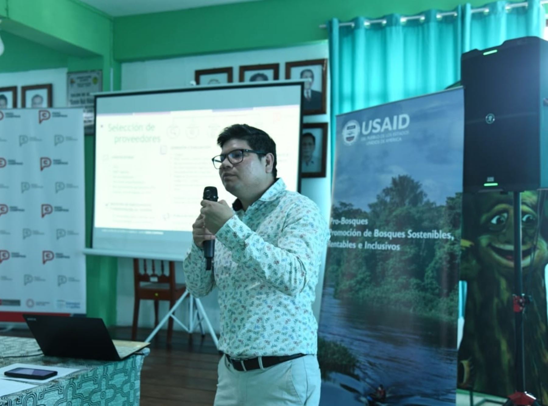 Perú Compras desarrolló taller de cómo ser proveedor del Estado en Iquitos, dirigido a pequeños y medianos empresarios madereros de Loreto. ANDINA/Difusión
