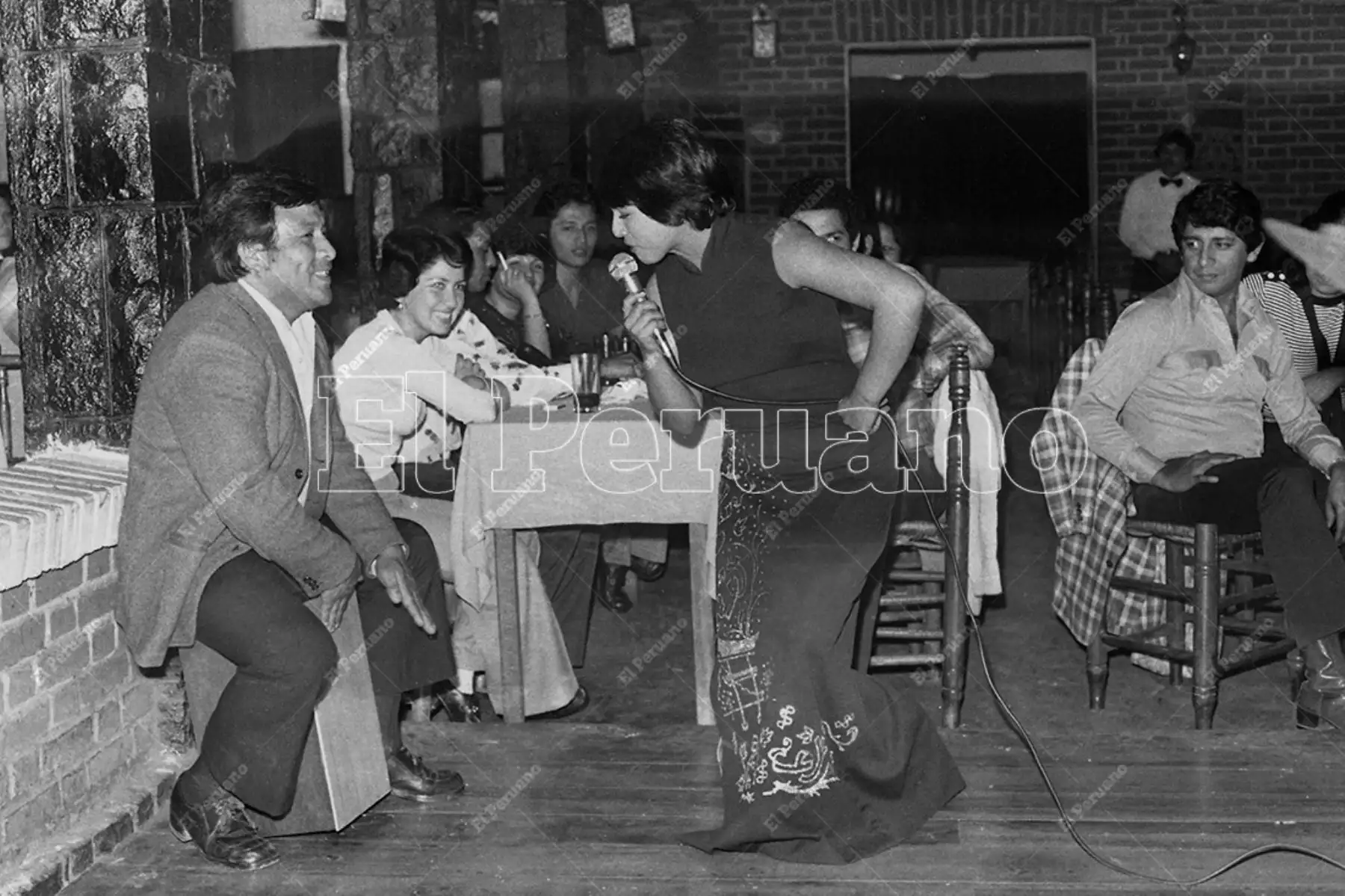 Lima - 8 setiembre 1978 / La cantante Lucía de la Cruz en la peña criolla La Palizada. Foto: Archivo Histórico de El Peruano / José Risco
