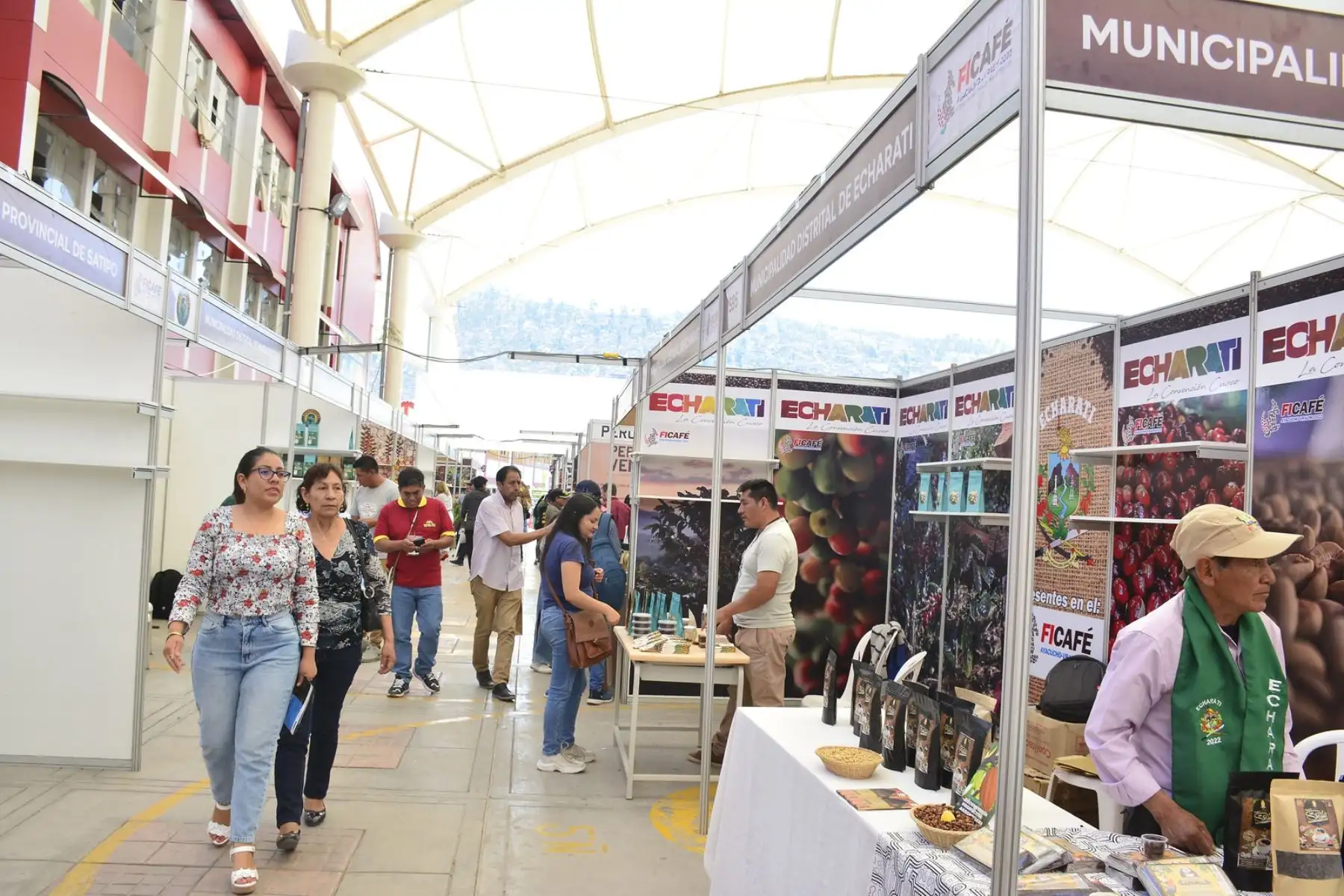 El ministro de Comercio Exterior y Turismo, Roberto Sánchez, clausuró la VI Feria Internacional de Cafés Especiales-FICAFÉ 2022, que se desarrolló en la región Ayacucho. Foto: ANDINA/Mincetur