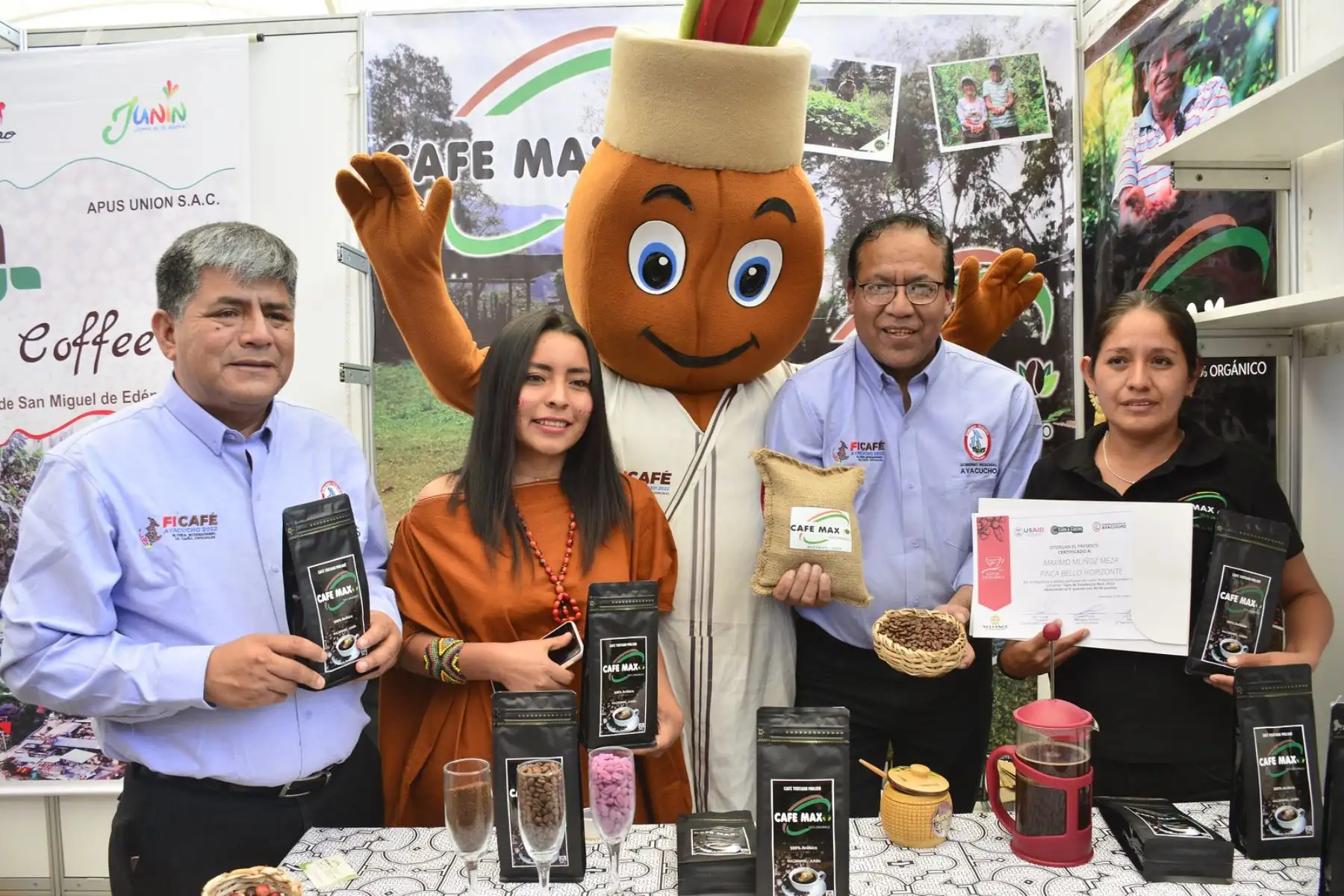 El ministro de Comercio Exterior y Turismo, Roberto Sánchez, clausuró la VI Feria Internacional de Cafés Especiales-FICAFÉ 2022, que se desarrolló en la región Ayacucho. Foto: ANDINA/Mincetur