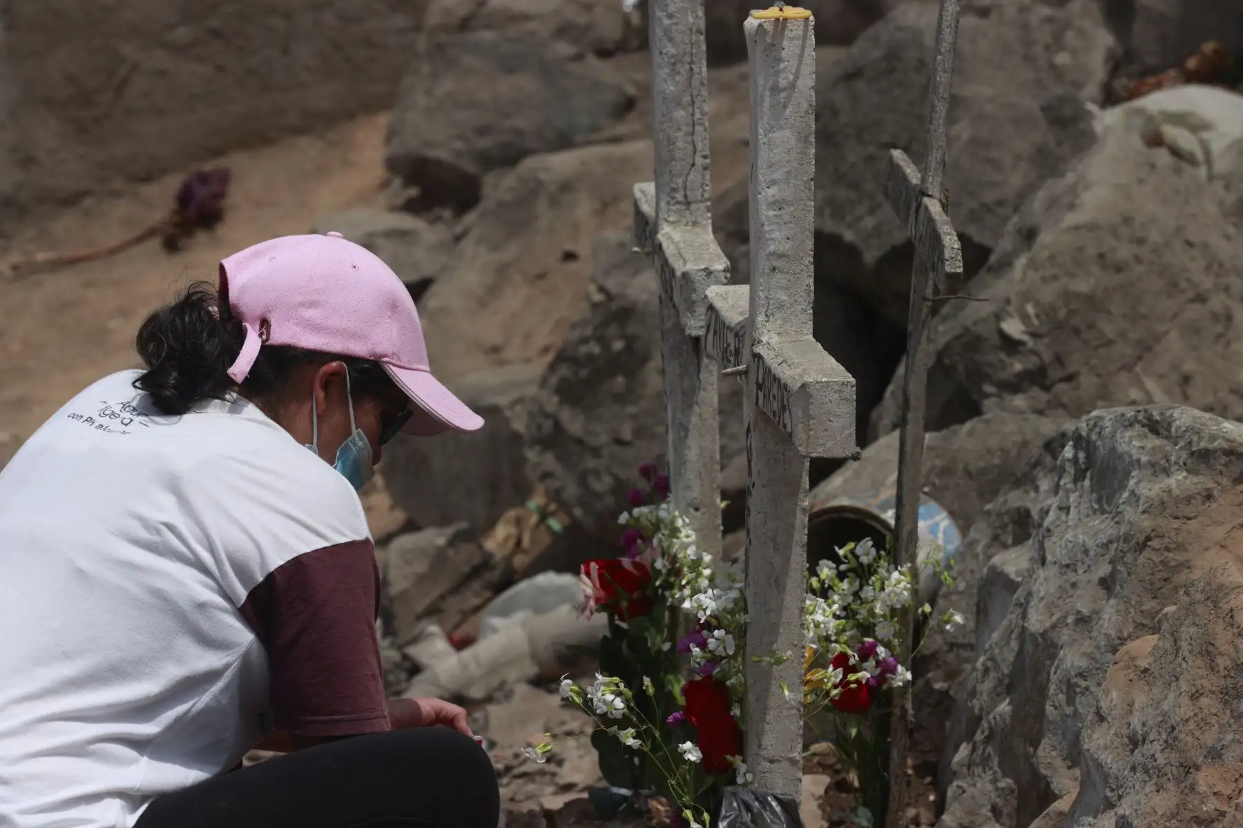 El Día de todos los Santos es una fecha esperada por miles de peruanos para honrar a sus seres queridos que partieron de este mundo, especialmente a quienes lo hicieron tempranamente a causa del covid-19. Foto: ANDINA/ Melina Mejía