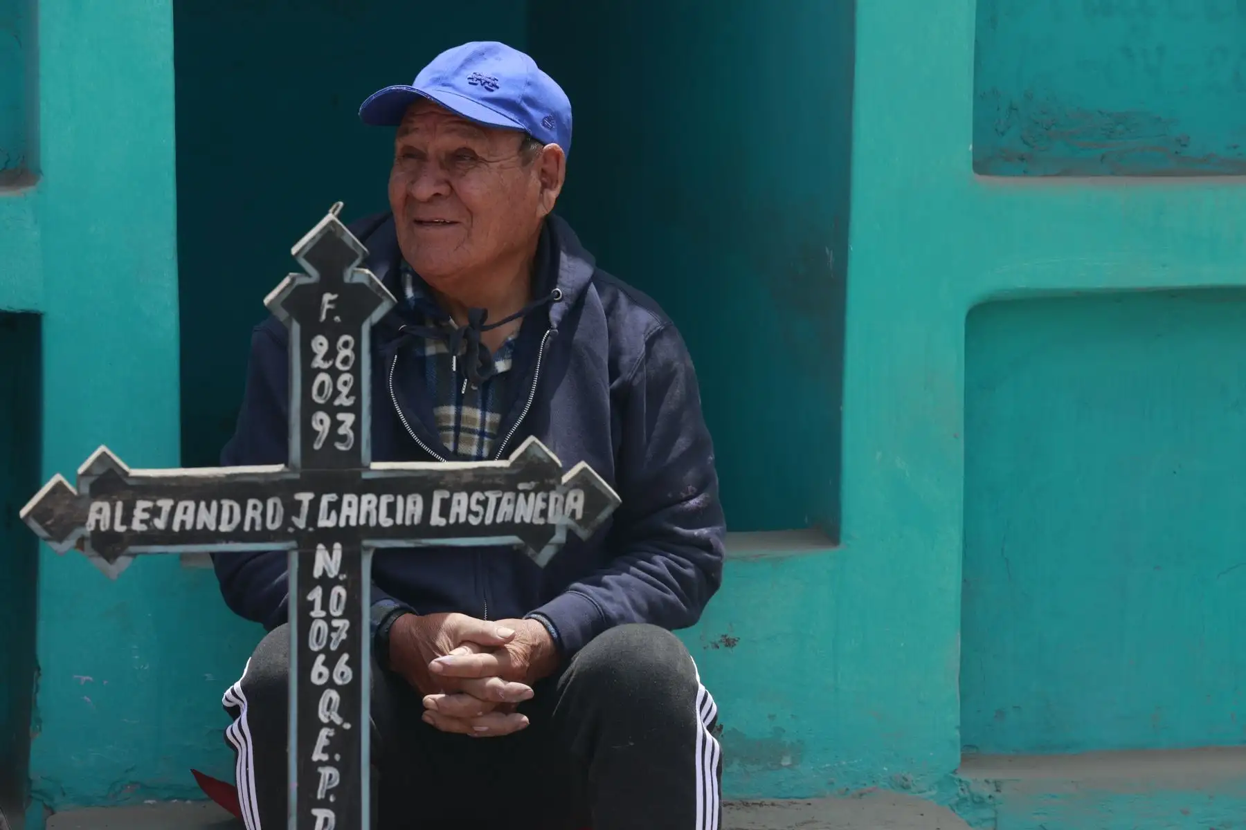 El Día de todos los Santos es una fecha esperada por miles de peruanos para honrar a sus seres queridos que partieron de este mundo, especialmente a quienes lo hicieron tempranamente a causa del covid-19. Foto: ANDINA/ Melina Mejía