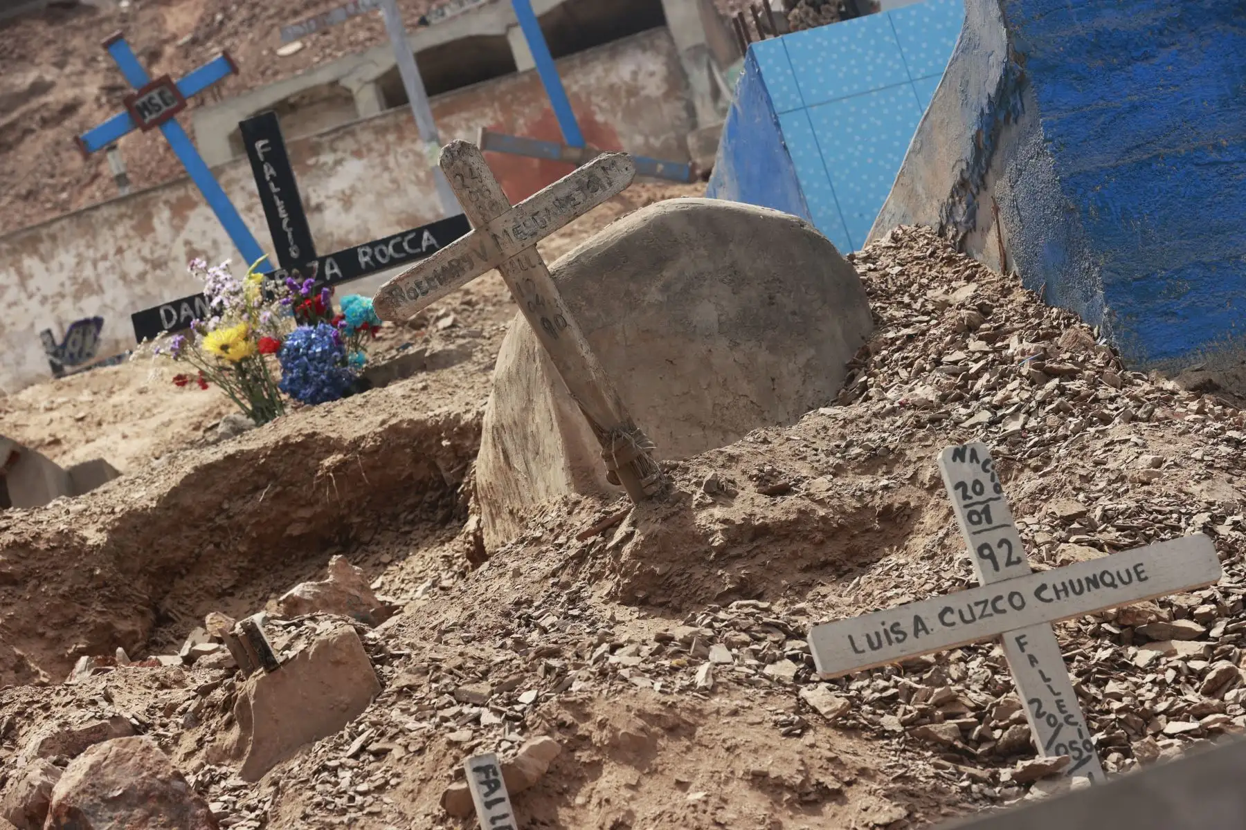 El Día de todos los Santos es una fecha esperada por miles de peruanos para honrar a sus seres queridos que partieron de este mundo, especialmente a quienes lo hicieron tempranamente a causa del covid-19. Foto: ANDINA/ Melina Mejía