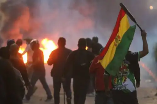 Marchas, bloqueos y enfrentamientos en la ciudad boliviana de Santa Cruz. Foto:EFE