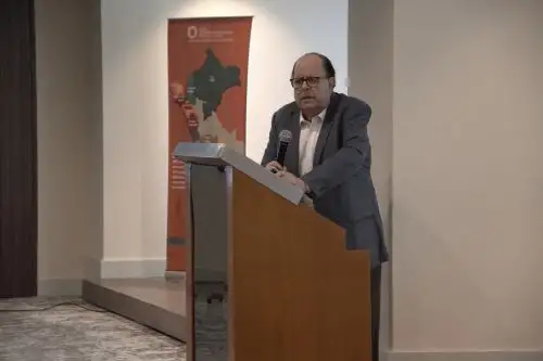 Julio Velarde.