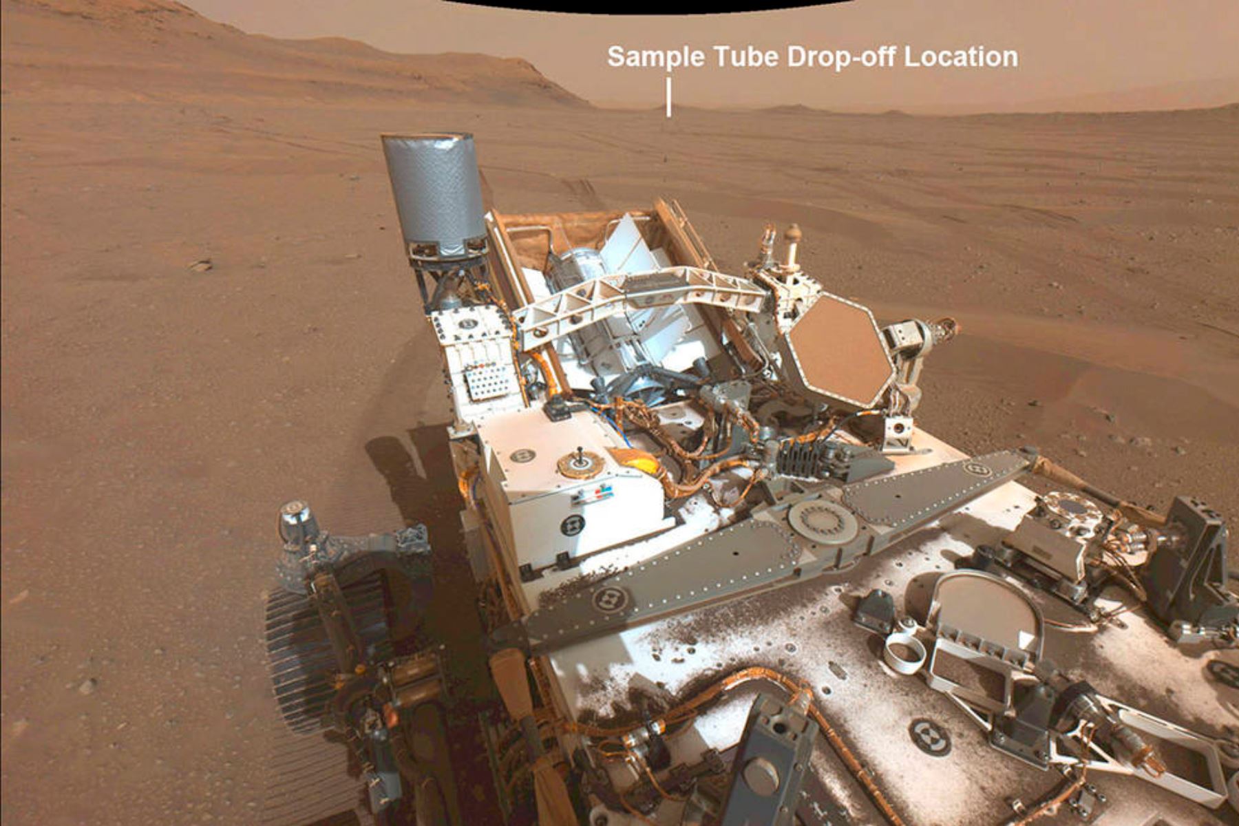 Ilustración muestra cómo múltiples robots se unirían para transportar a la Tierra muestras de roca y suelo recolectadas de la superficie marciana por el rover Mars Perseverance de la NASA. Foto: NASA/JPL-Caltech.
