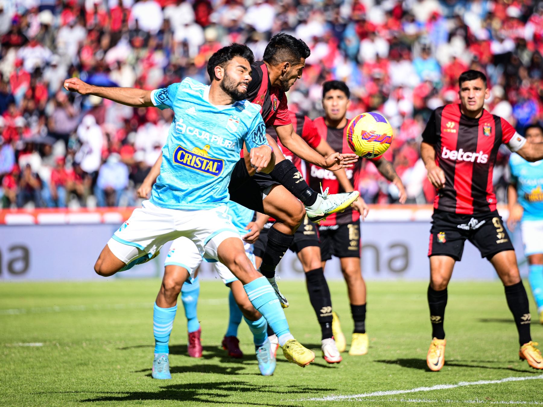 Cristal y Melgar juegan la primera semifinal de la Liga 1 2022 en el estadio de la UNSA de Arequipa