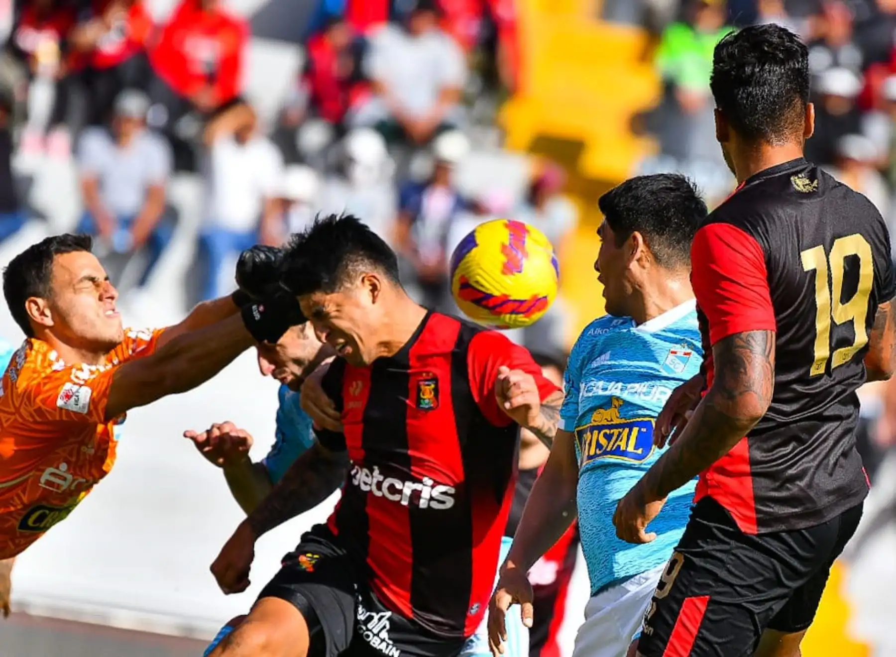 Melgar FC derrotó 2 a 0 a Sporting Cristal en partido de ida en Arequipa.

Foto:Cortesía Diego Ramos