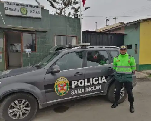 La Policía Nacional otorgó en Tacna un reconocimiento al suboficial PNP Braulio Zambrano por salvar de un incendio a tres niños. Foto: ANDINA/difusión.