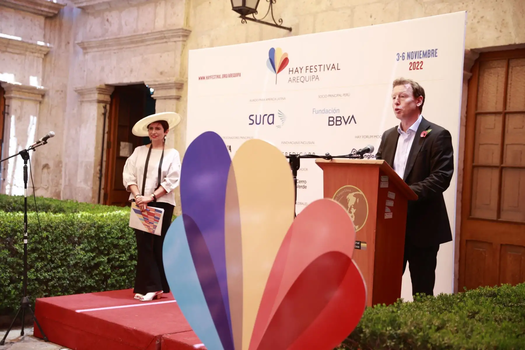 Embajador británico Gavin Cook, durante el Hay Festival Arequipa que celebra su octava edición. Del 3 al 6 de noviembre. Foto: ANDINA/ Melina Mejía Embajador británico Gavin Cook, durante el Hay Festival Arequipa que celebra su octava edición. Del 3 al 6 de noviembre. Foto: ANDINA/ Melina Mejía