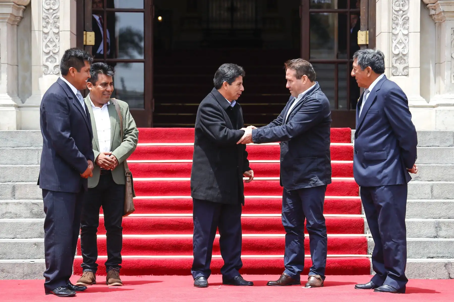El presidente Pedro Castillo recibe en Palacio de Gobierno a un grupo de gobernadores regionales electos tras los comicios del pasado 2 de octubre. Foto: ANDINA/ Prensa Presidencia