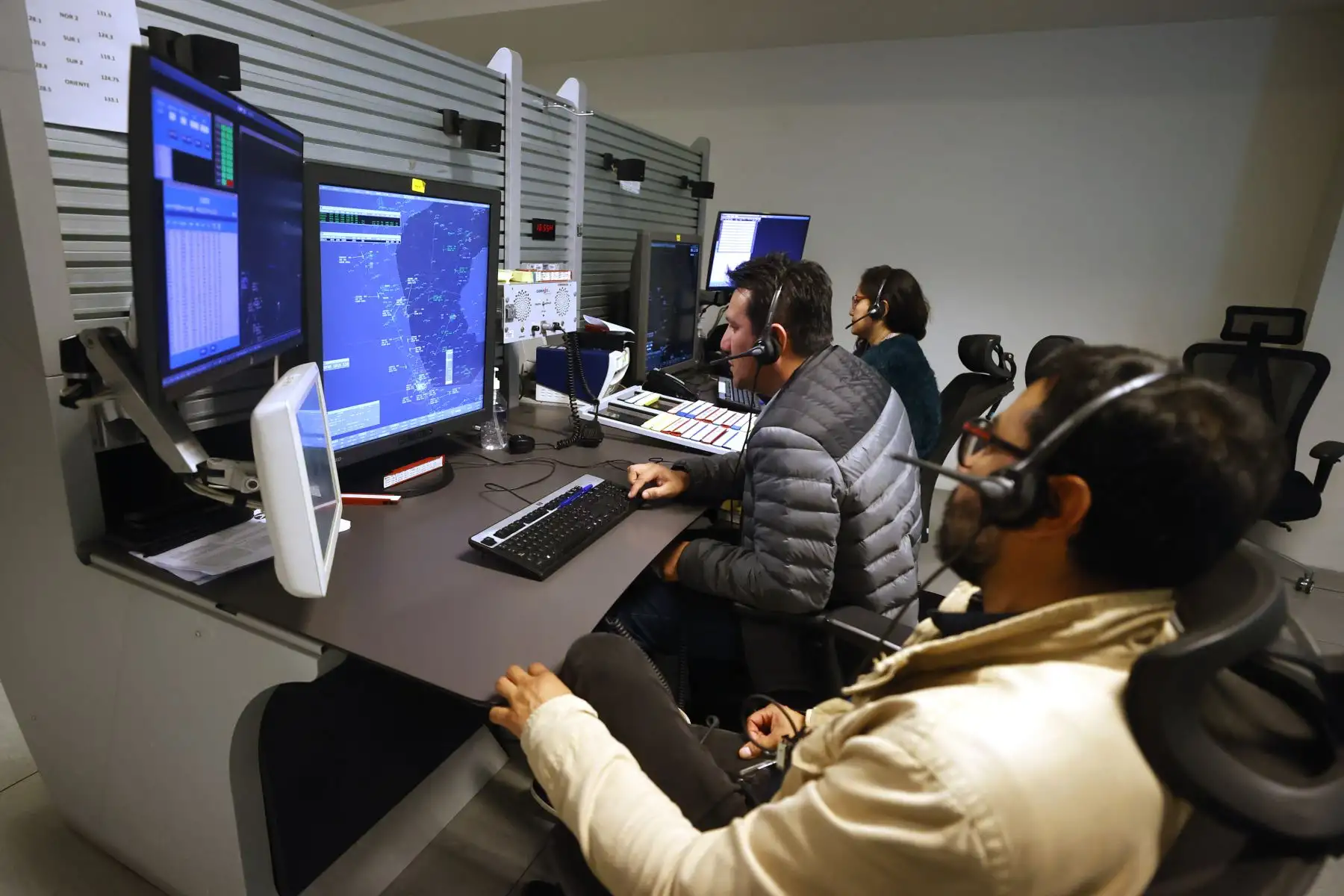 Conoce el centro de Corpac donde se controla todo el tránsito aéreo del ...
