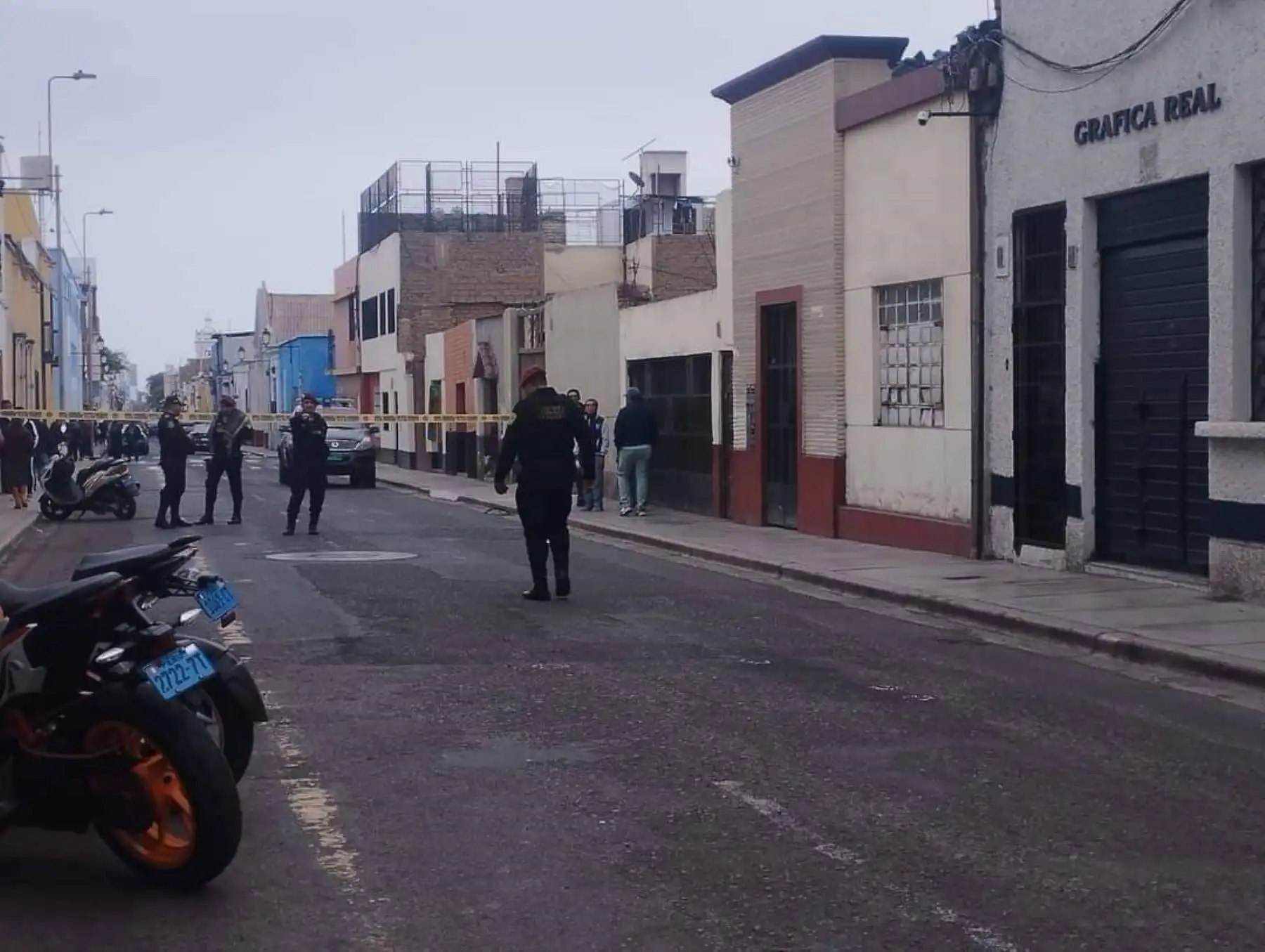 Un nuevo crimen conmociona Trujillo. Un joven abogado fue asesinado por desconocidos en pleno centro de la capital de La Libertad. Foto: Luis Puell