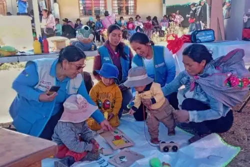 Para contribuir a la mejora de la calidad de vida de familias de comunidades rurales en la provincia ayacuchana de Vilcashuamán, se realizó la tercera Caravana de Atención Multisectorial para brindar más de 4,000 atenciones a través de los Tambos del Programa Nacional PAIS del Ministerio de Desarrollo e Inclusión Social.