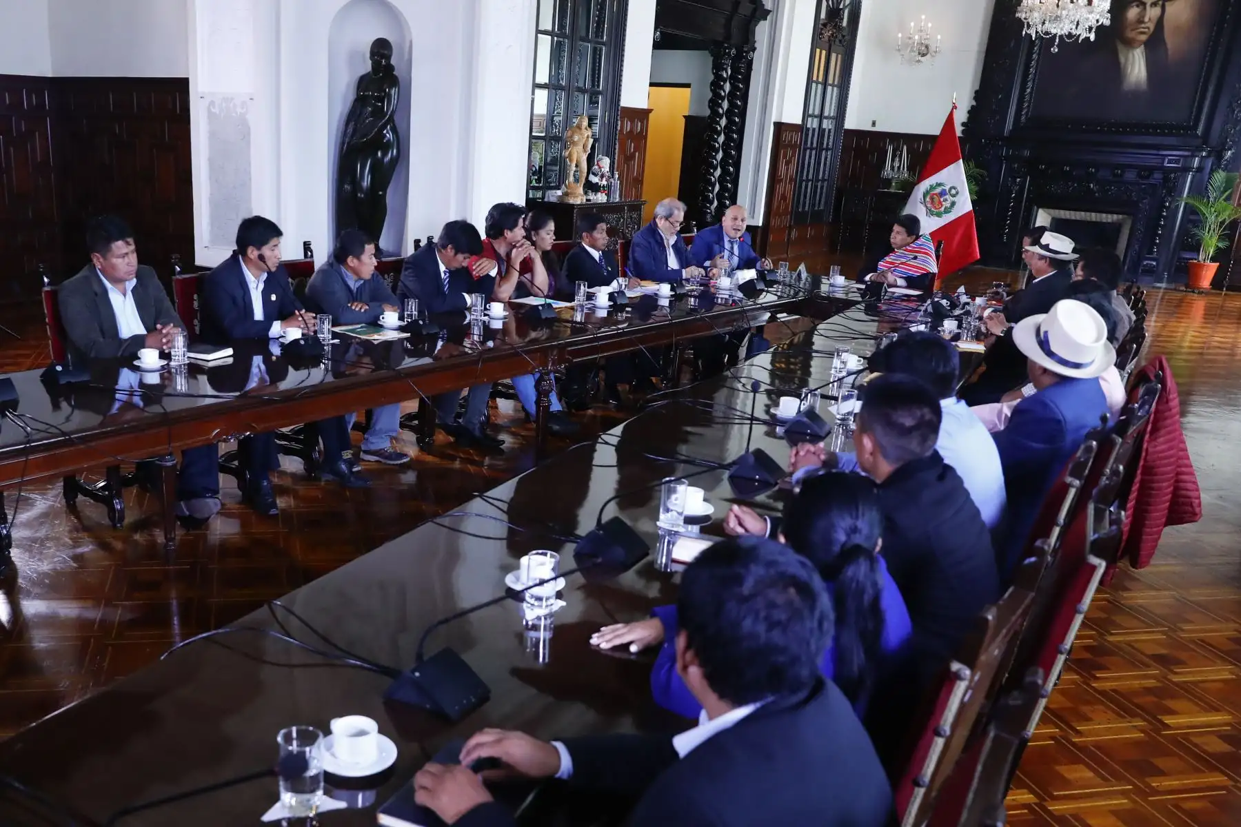 El presidente de la República, Pedro Castillo Terrones, sostuvo reunión con autoridades electas de la región Junín. Foto: ANDINA/ Prensa Presidencia