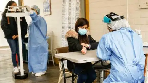 Las personas que presenten síntomas como erupciones en la piel, fiebre, dolor de cabeza, muscular o malestar general e inflamación de ganglios podrán acudir a los puntos de diagnóstico habilitados. Foto: Difusión