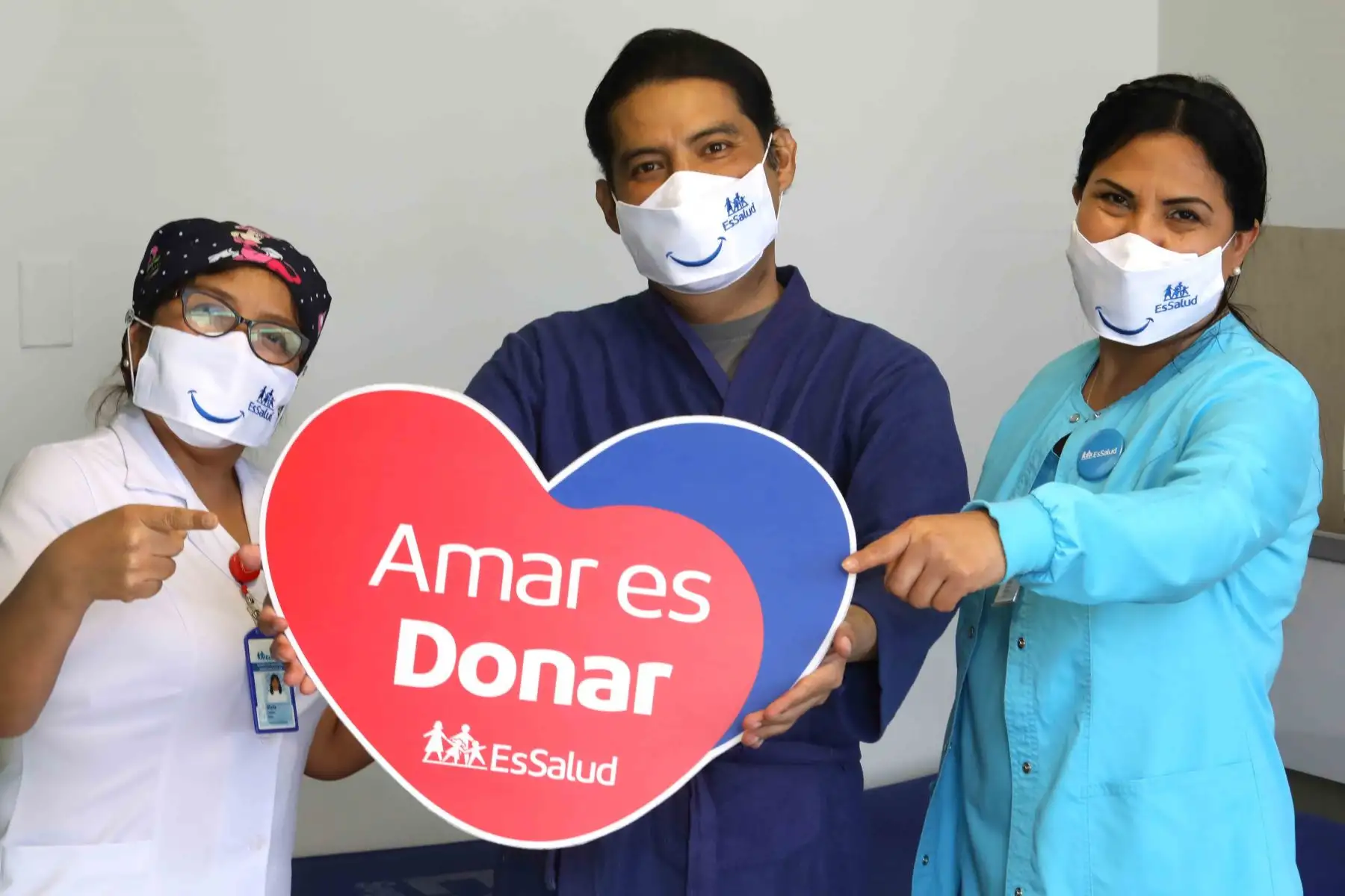 El Seguro Social de Salud (EsSalud) salvó la vida de un paciente de 41 años con un exitoso trasplante de corazón, realizado por un equipo de médicos del Instituto Nacional Cardiovascular (Incor) gracias a la donación de este órgano autorizado por los familiares de un donante con muerte cerebral.  Foto: EsSalud