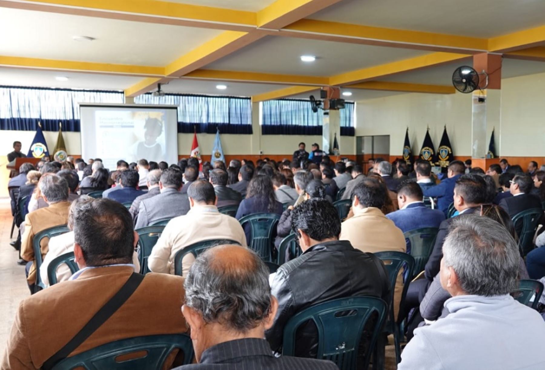 El viceministro de Gestión Institucional del Ministerio de Educación (Minedu), Jesús Medina, sostuvo que, con el Encuentro Macrorregional Norte, que concluyó en Trujillo, culminaron exitosamente las reuniones macrorregionales que tuvieron como propósito construir una agenda educativa descentralizada con enfoque territorial.