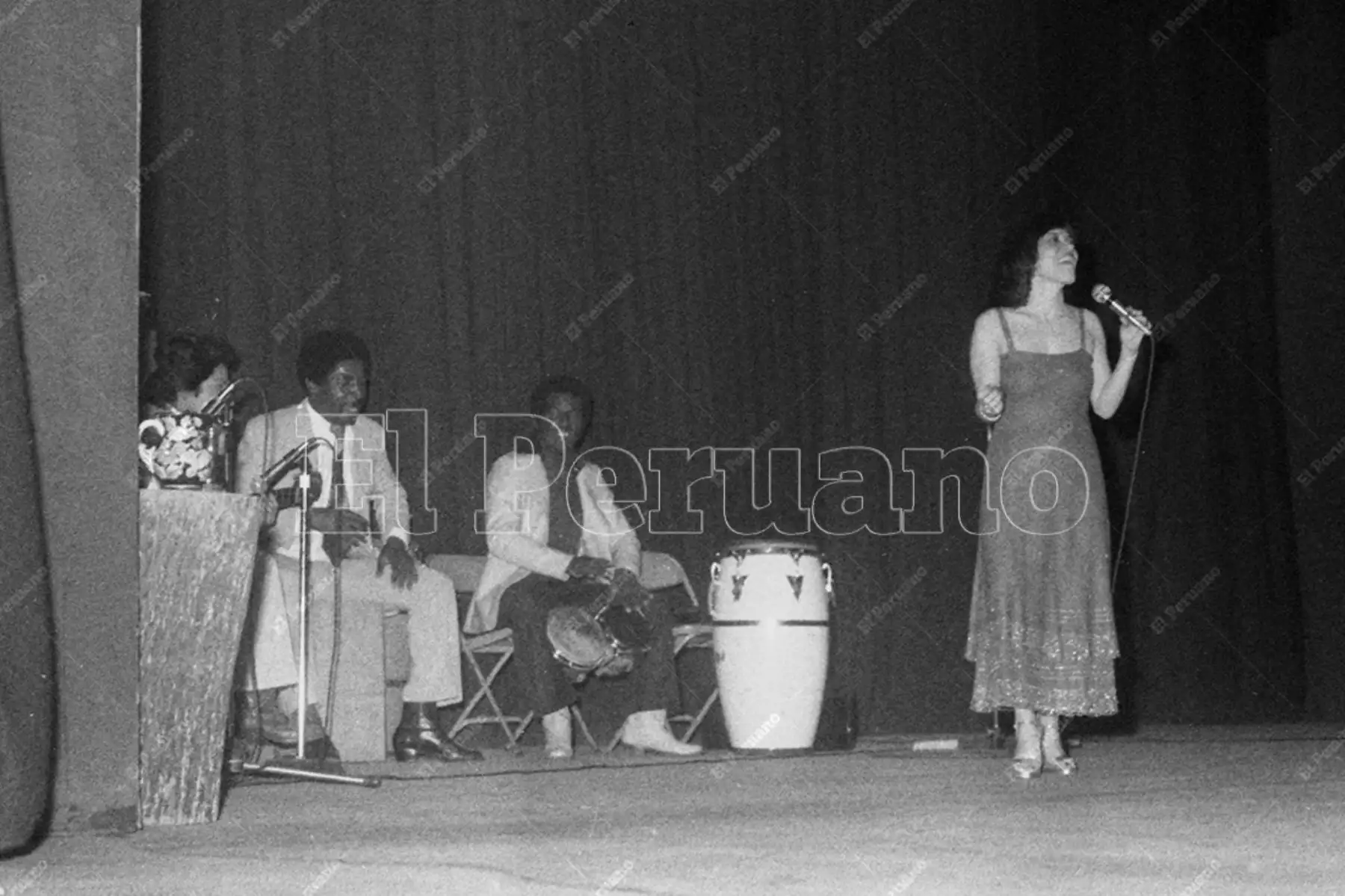Lima - 13 octubre 1980 / La cantante criolla Cecilia Barraza en concierto. Foto: Archivo Histórico de El Peruano / Pavel Marrul